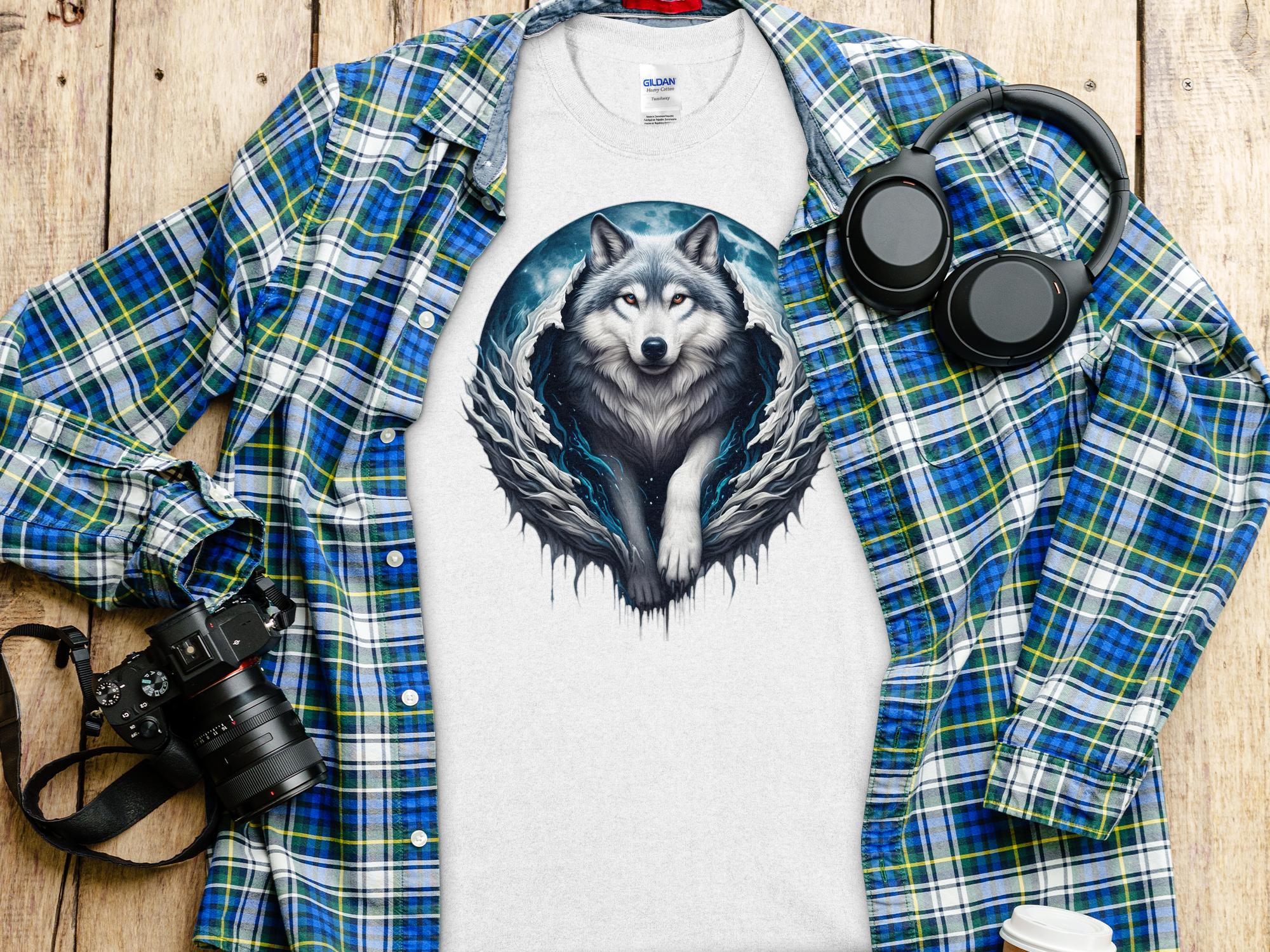 Moon Wolf - T-Shirt Realistic Full Colour Animal Talisman Unisex Mythology Tee Gildan Graphic Design