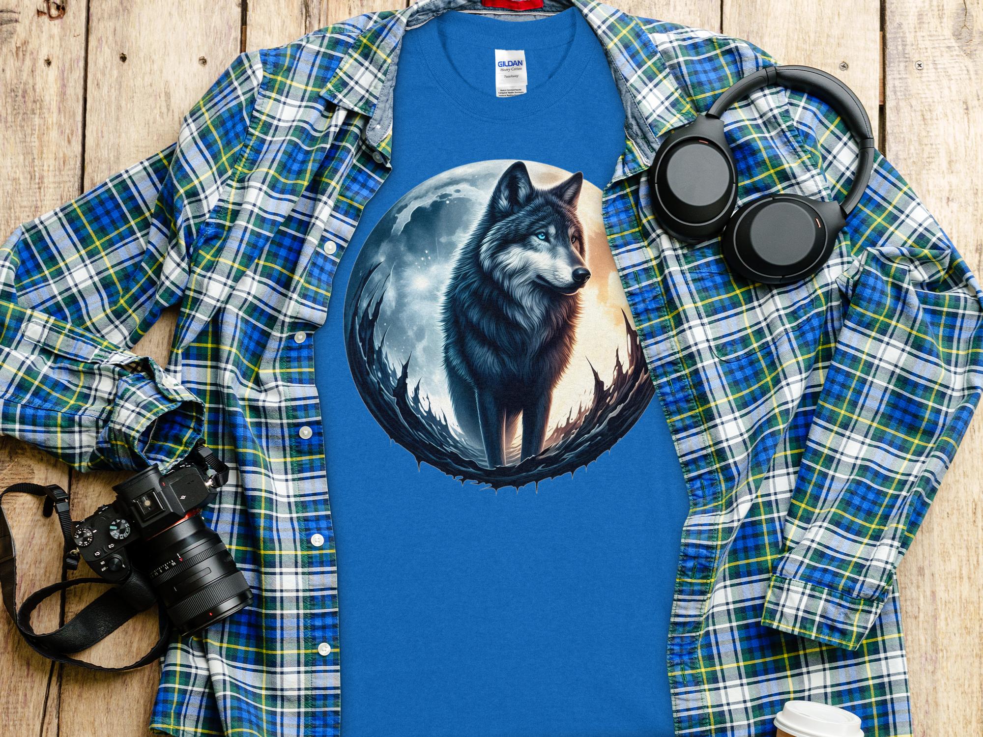 Moon Wolf - T-Shirt Realistic Full Colour Animal Talisman Unisex Mythology Tee Gildan Graphic Design