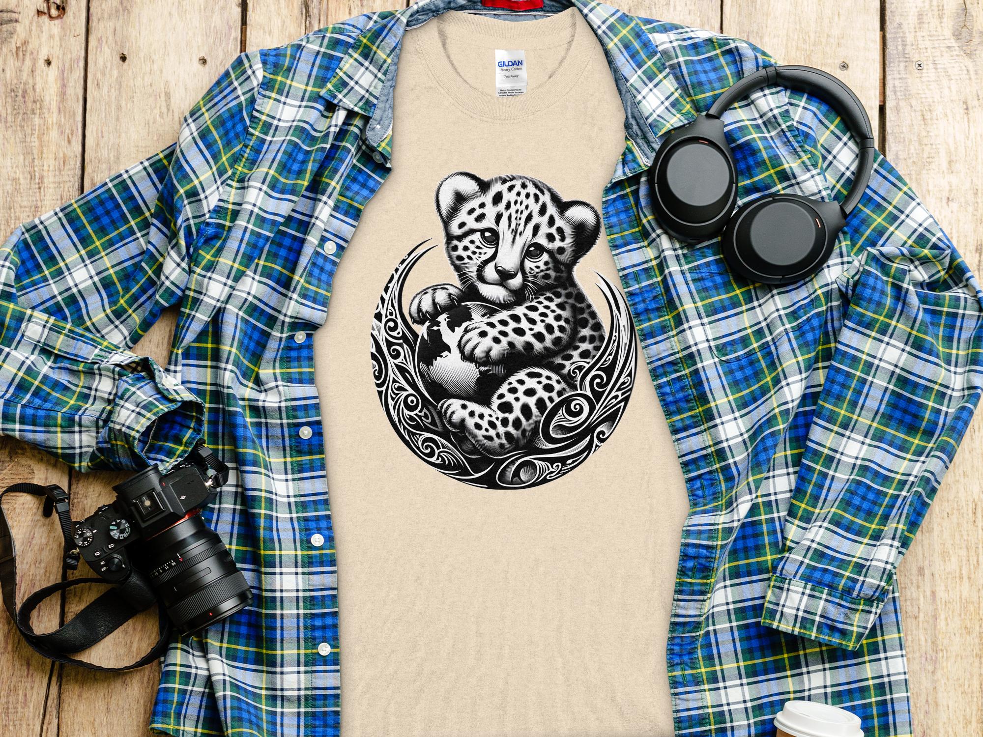 Cheetah World - Coloured Gildan T-Shirt Realistic Animal Talisman Unisex Cute Tee Graphic Design