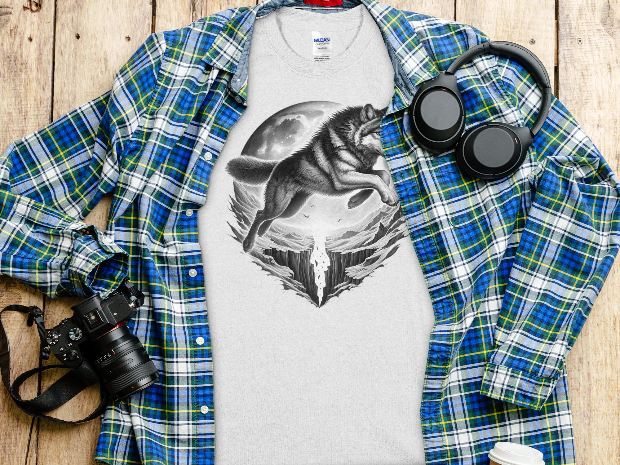 Moon Wolf - Coloured Gildan T-Shirt Realistic Animal Talisman Unisex Mythology Tee Graphic Design