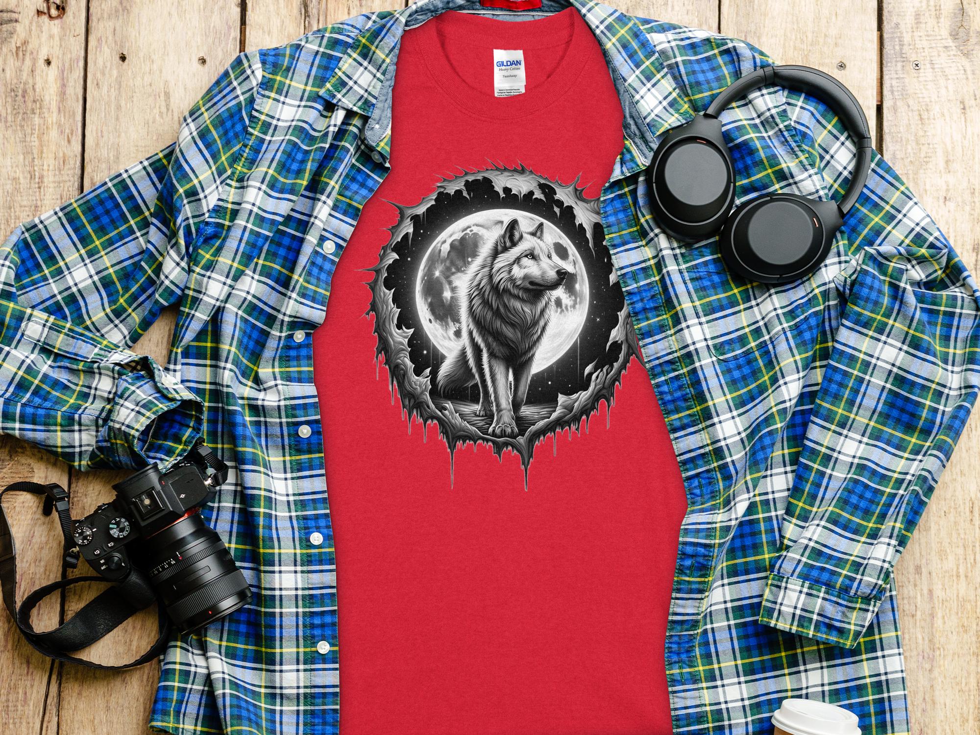 Moon Wolf - Coloured Gildan T-Shirt Realistic Animal Talisman Unisex Mythology Tee Graphic Design