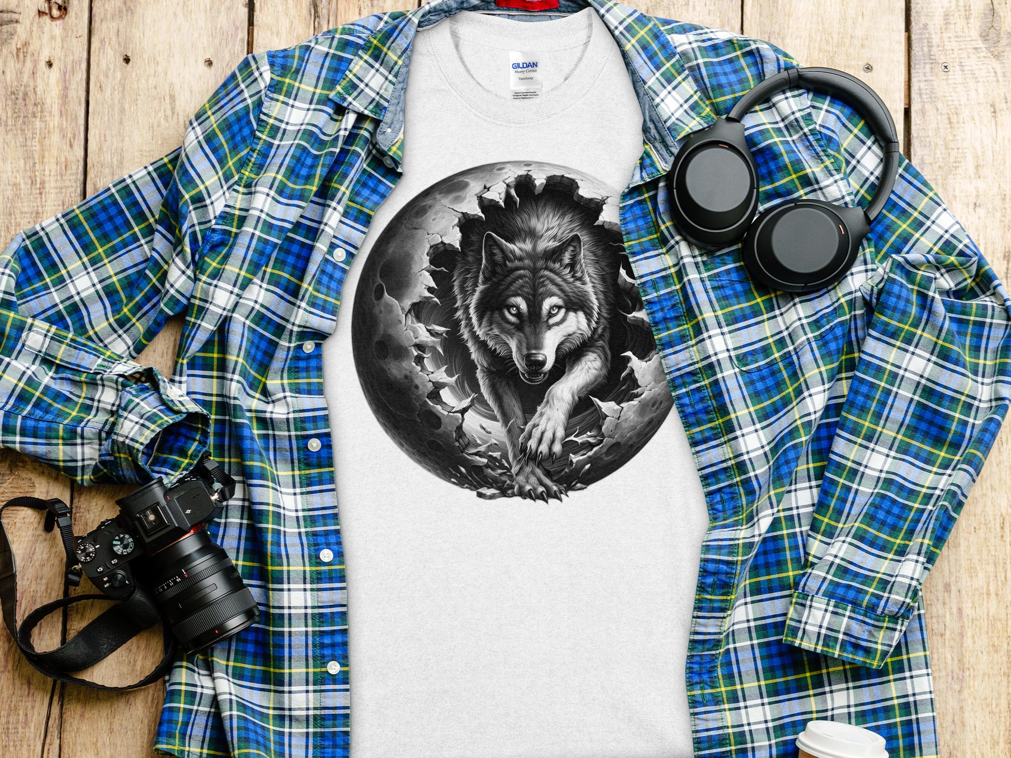 Moon Wolf - Coloured Gildan T-Shirt Realistic Animal Talisman Unisex Mythology Tee Graphic Design