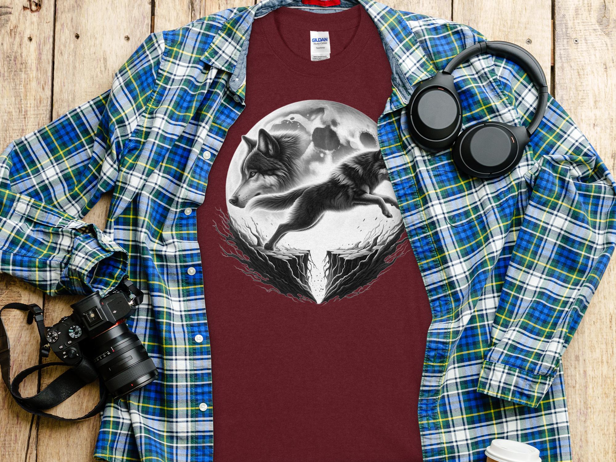 Moon Wolf - Coloured Gildan T-Shirt Realistic Animal Talisman Unisex Mythology Tee Graphic Design