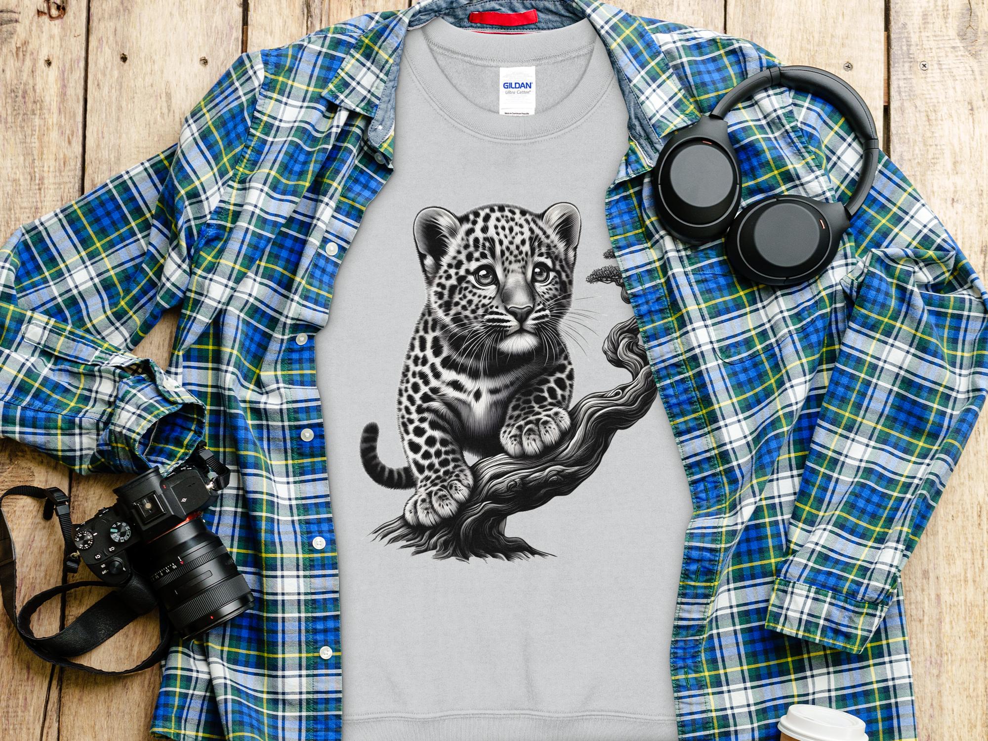 Leopard Bonsai - Coloured Gildan Sweatshirt Realistic Animal Talisman Unisex Cute Tee Graphic Design