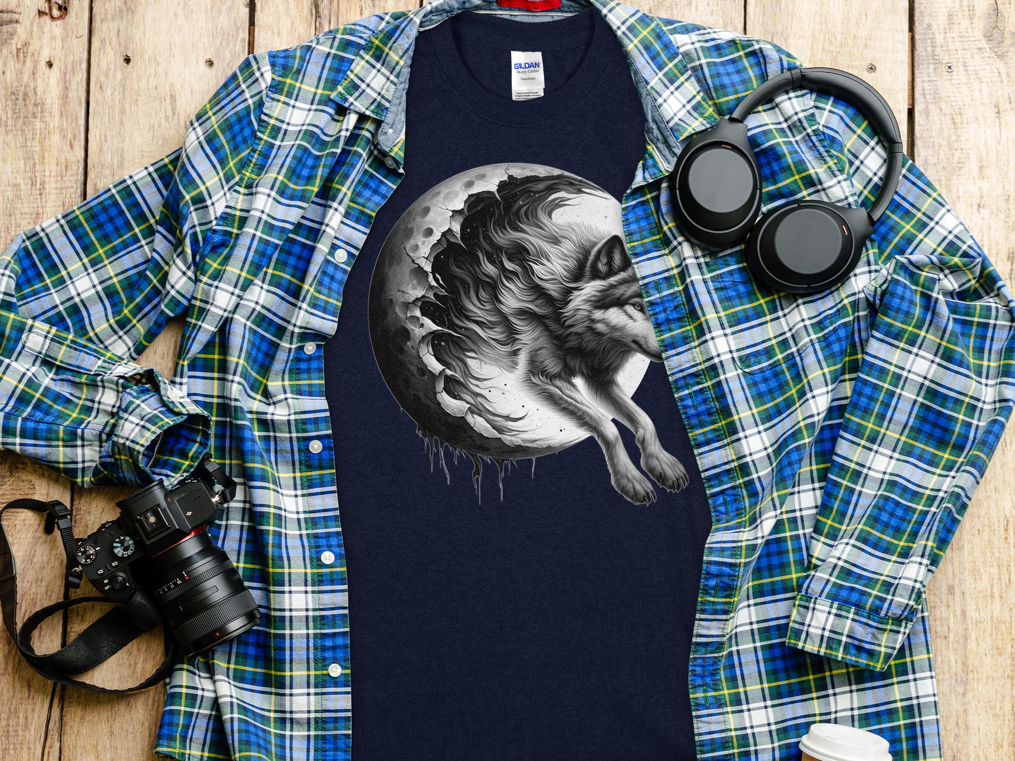 Moon Wolf - Coloured Gildan T-Shirt Realistic Animal Talisman Unisex Mythology Tee Graphic Design