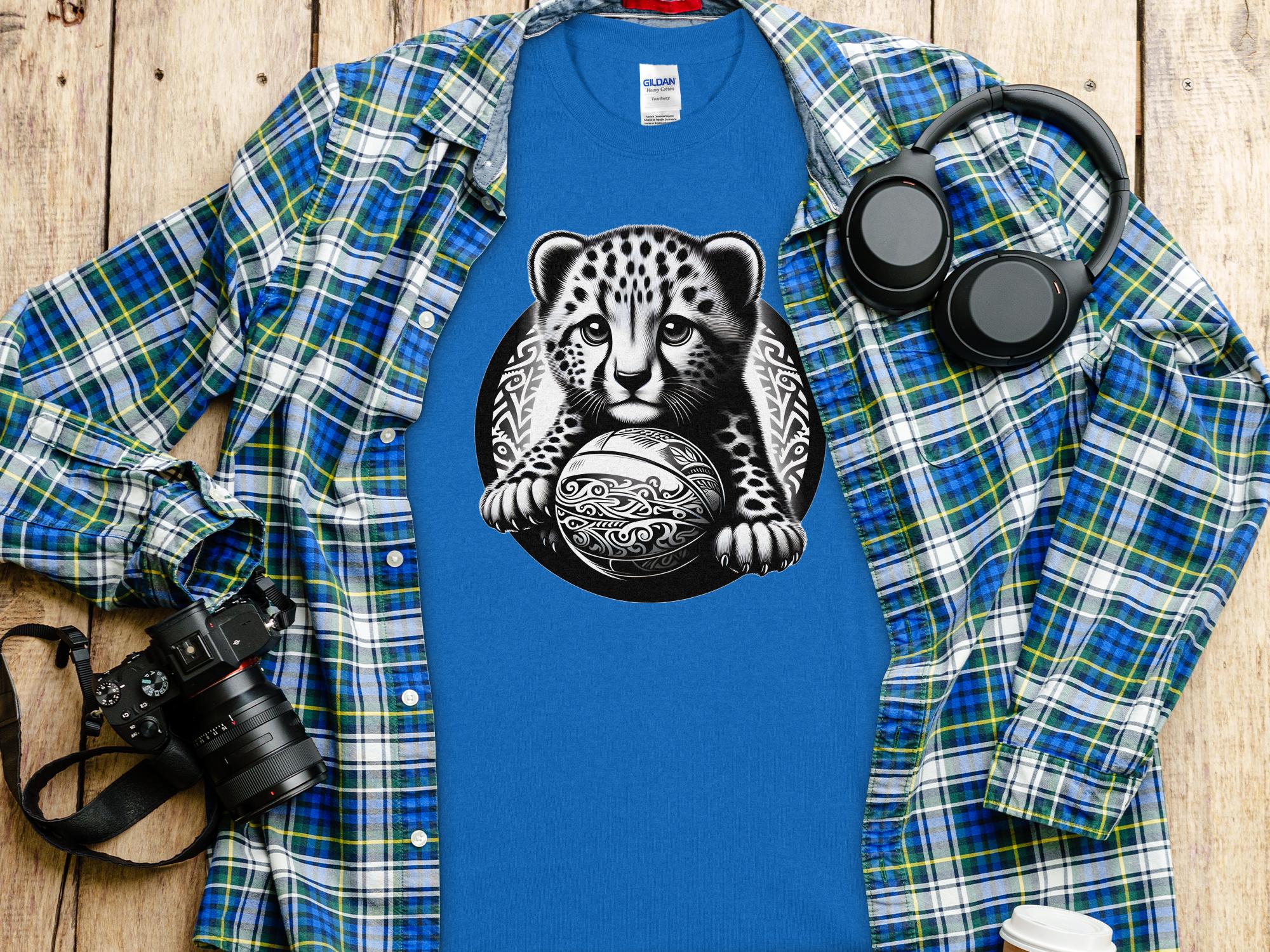 Cheetah World - Coloured Gildan T-Shirt Realistic Animal Talisman Unisex Cute Tee Graphic Design