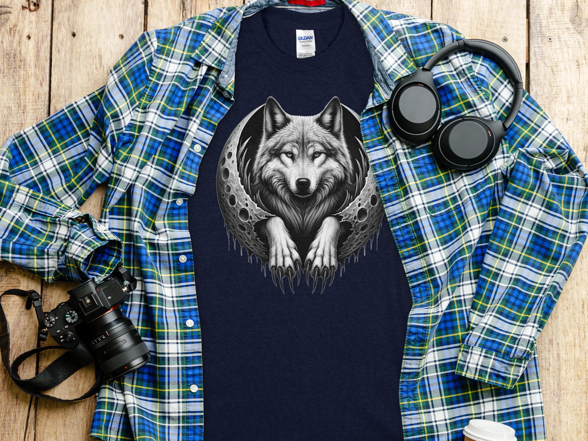 Moon Wolf - Coloured Gildan T-Shirt Realistic Animal Talisman Unisex Mythology Tee Graphic Design