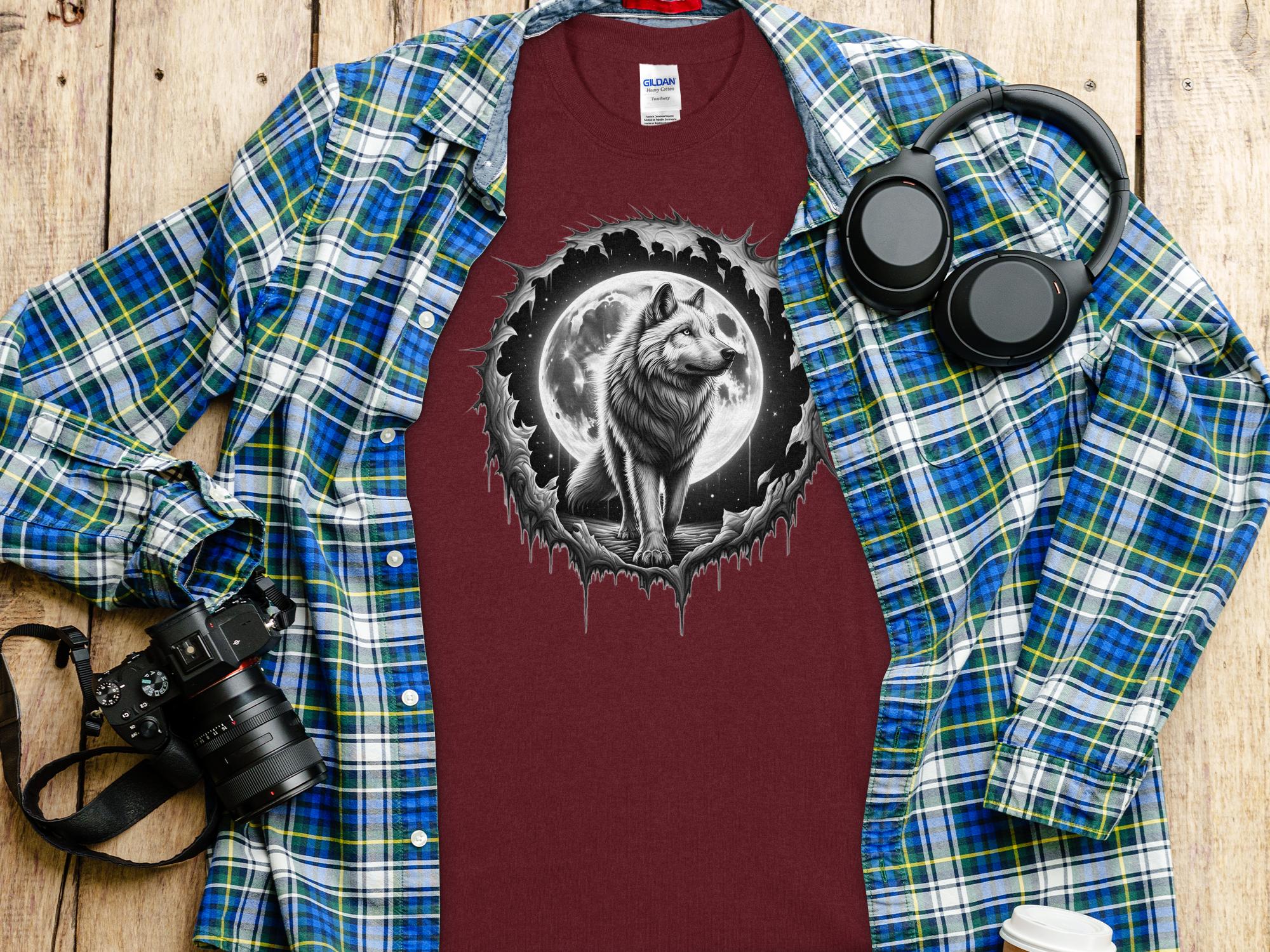 Moon Wolf - Coloured Gildan T-Shirt Realistic Animal Talisman Unisex Mythology Tee Graphic Design