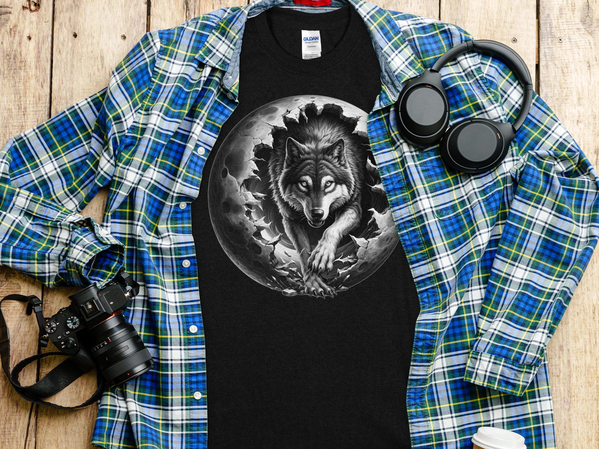 Moon Wolf - Coloured Gildan T-Shirt Realistic Animal Talisman Unisex Mythology Tee Graphic Design