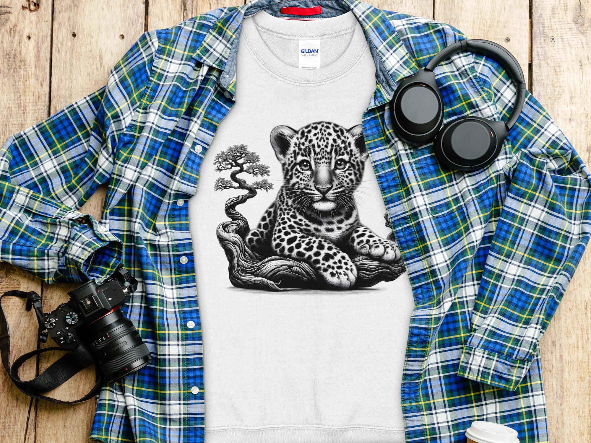 Leopard Bonsai - Coloured Gildan Sweatshirt Realistic Animal Talisman Unisex Cute Tee Graphic Design