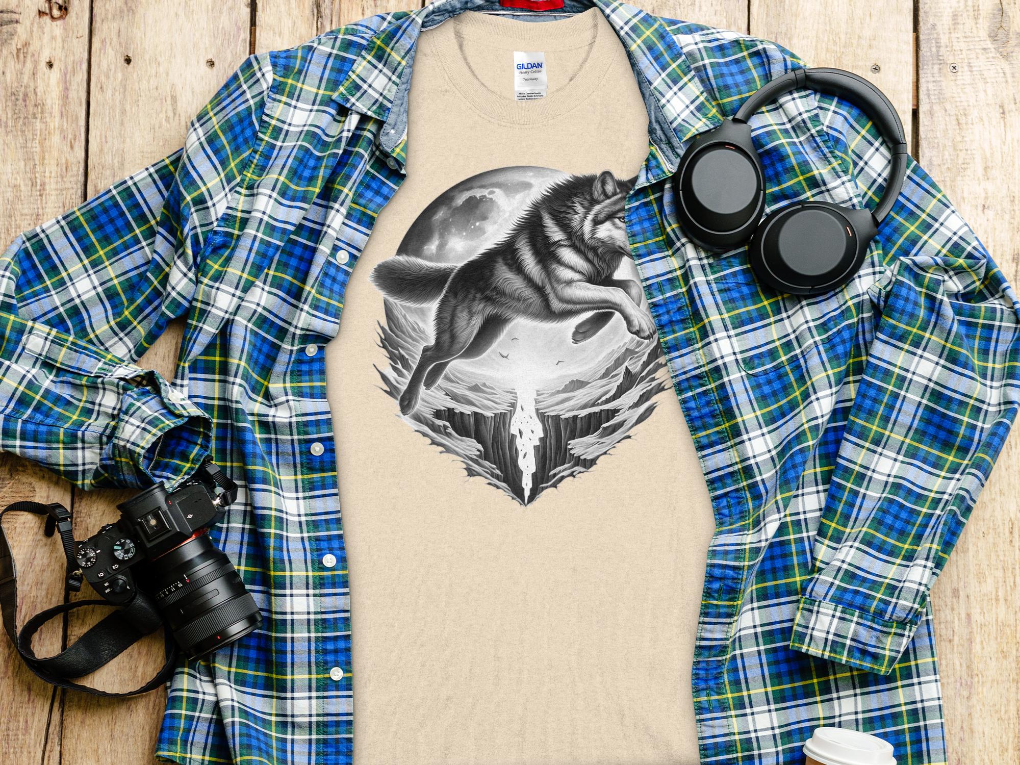 Moon Wolf - Coloured Gildan T-Shirt Realistic Animal Talisman Unisex Mythology Tee Graphic Design