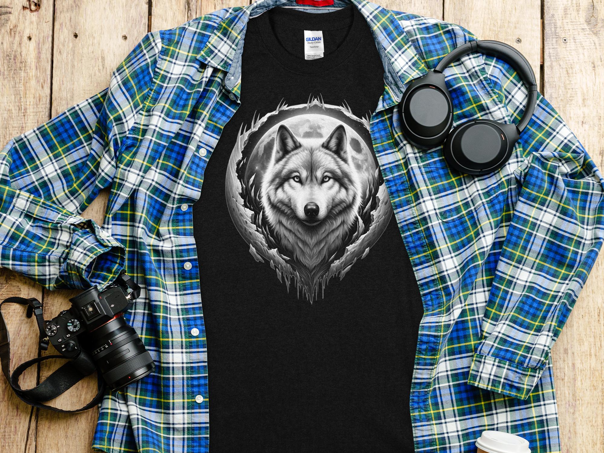 Moon Wolf - Coloured Gildan T-Shirt Realistic Animal Talisman Unisex Mythology Tee Graphic Design