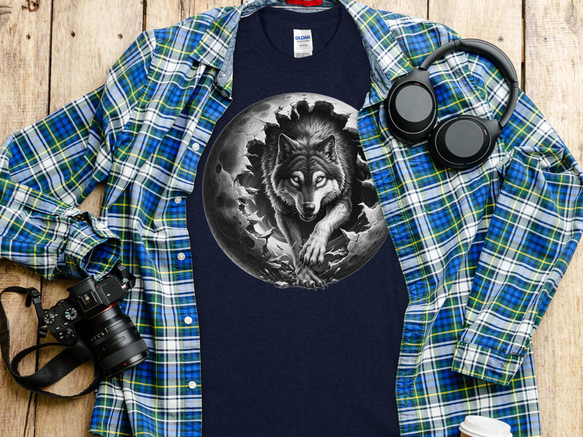 Moon Wolf - Coloured Gildan T-Shirt Realistic Animal Talisman Unisex Mythology Tee Graphic Design