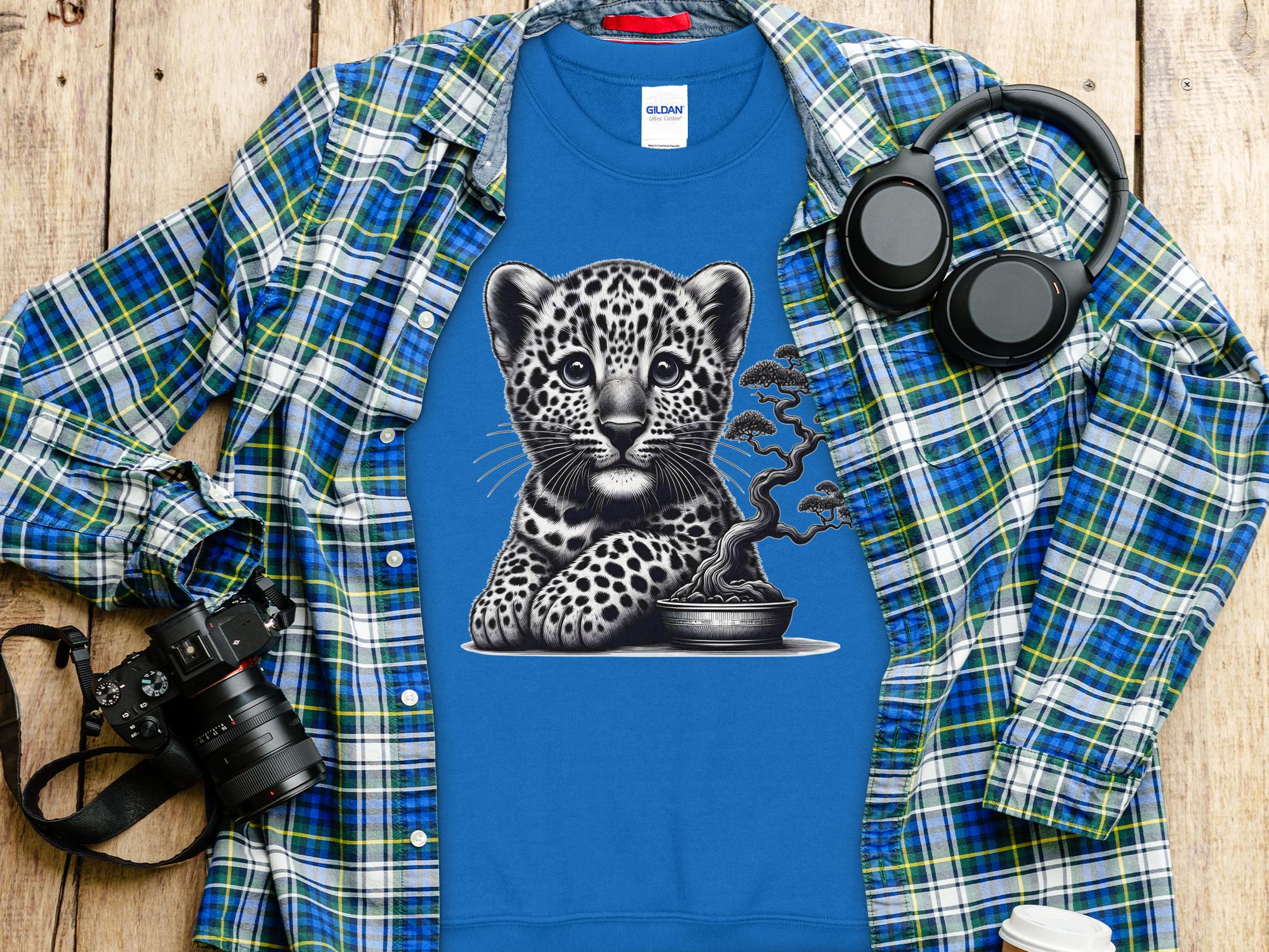 Leopard Bonsai - Coloured Gildan Sweatshirt Realistic Animal Talisman Unisex Cute Tee Graphic Design