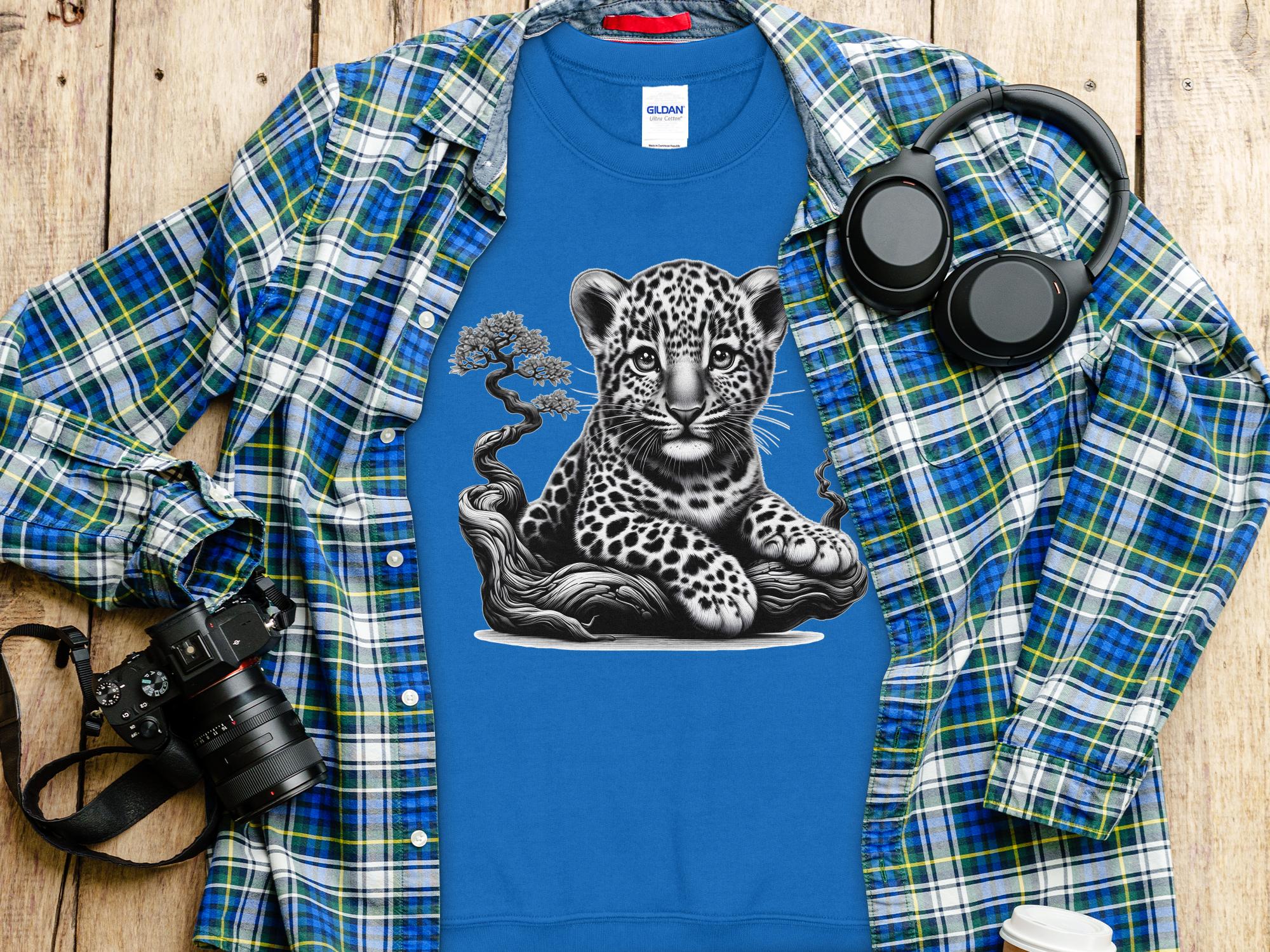 Leopard Bonsai - Coloured Gildan Sweatshirt Realistic Animal Talisman Unisex Cute Tee Graphic Design