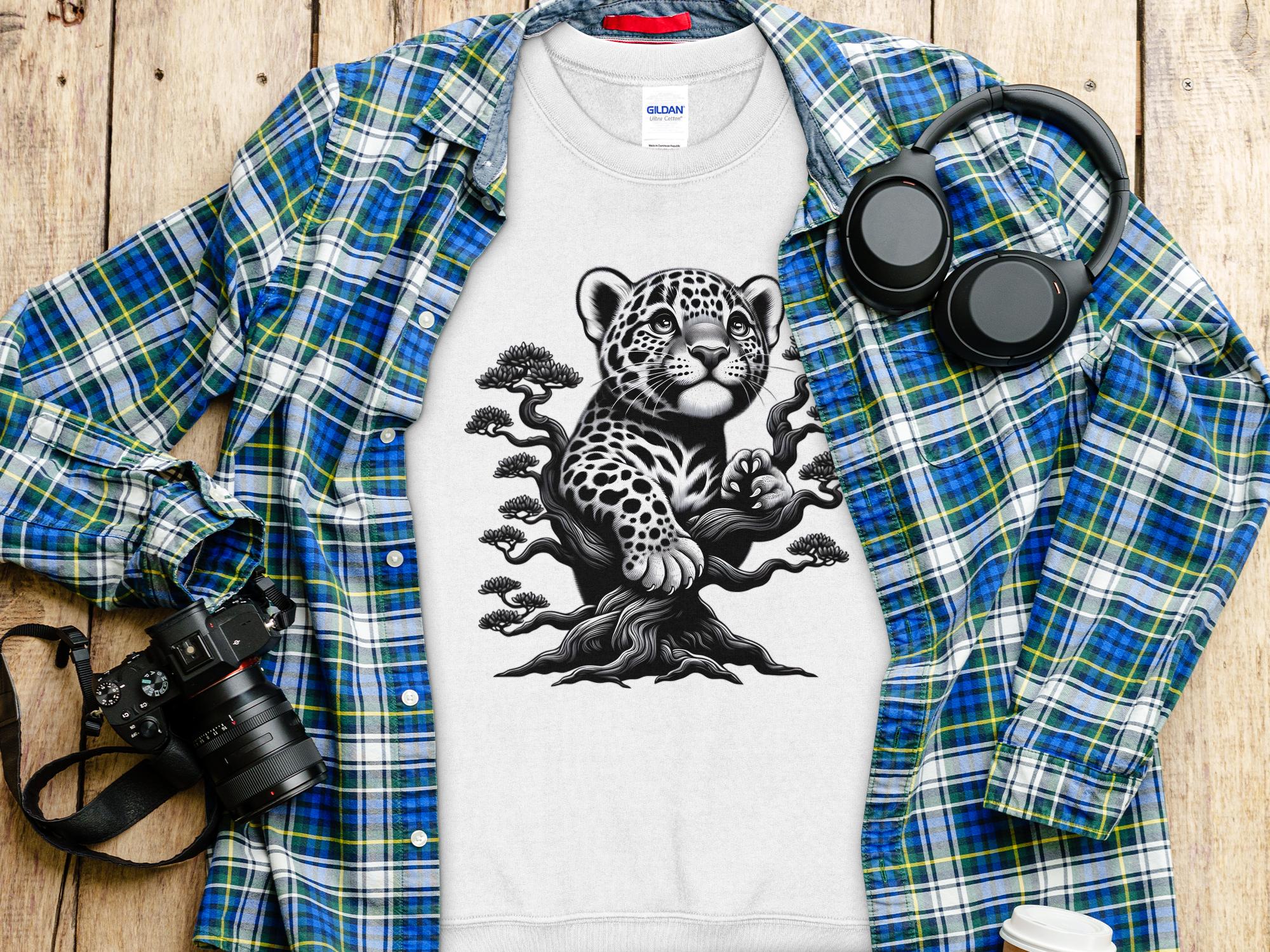 Leopard Bonsai - Coloured Gildan Sweatshirt Realistic Animal Talisman Unisex Cute Tee Graphic Design