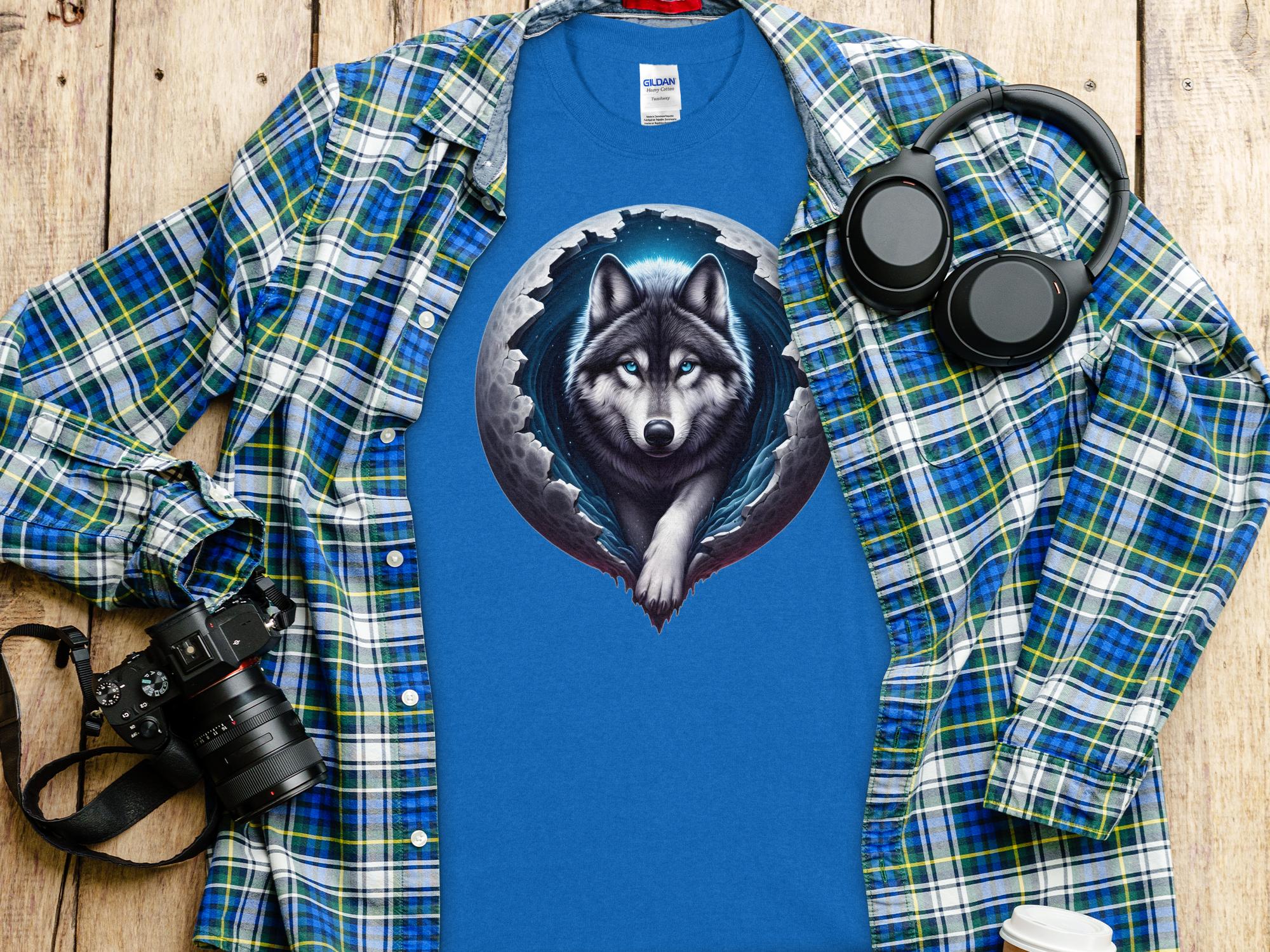 Moon Wolf - T-Shirt Realistic Full Colour Animal Talisman Unisex Mythology Tee Gildan Graphic Design