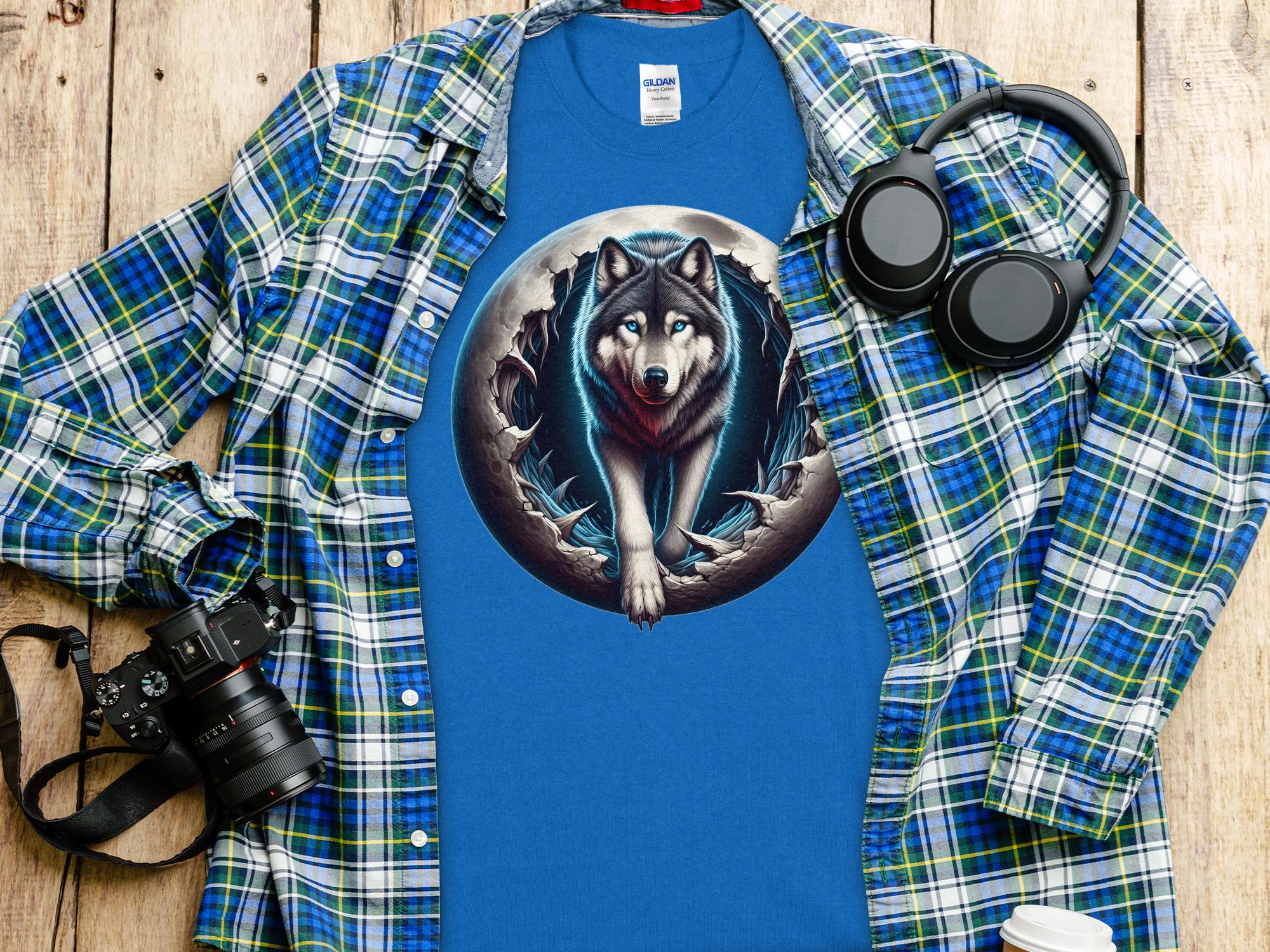 Moon Wolf - T-Shirt Realistic Full Colour Animal Talisman Unisex Mythology Tee Gildan Graphic Design