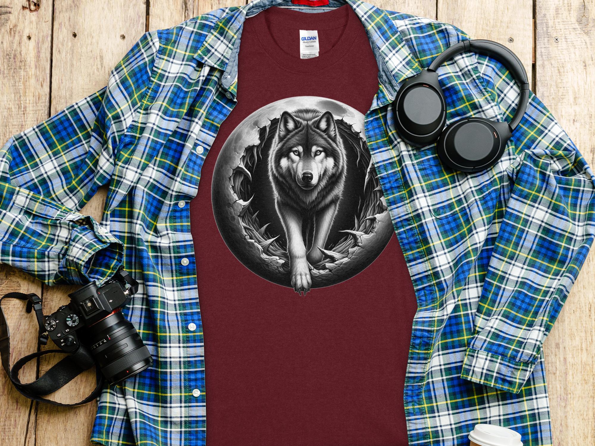 Moon Wolf - Coloured Gildan T-Shirt Realistic Animal Talisman Unisex Mythology Tee Graphic Design