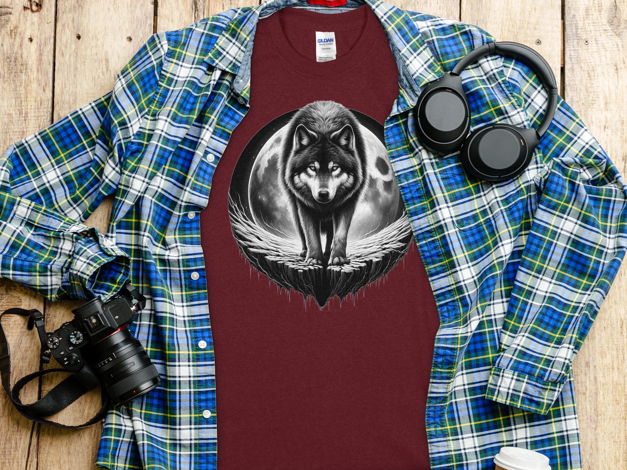 Moon Wolf - Coloured Gildan T-Shirt Realistic Animal Talisman Unisex Mythology Tee Graphic Design