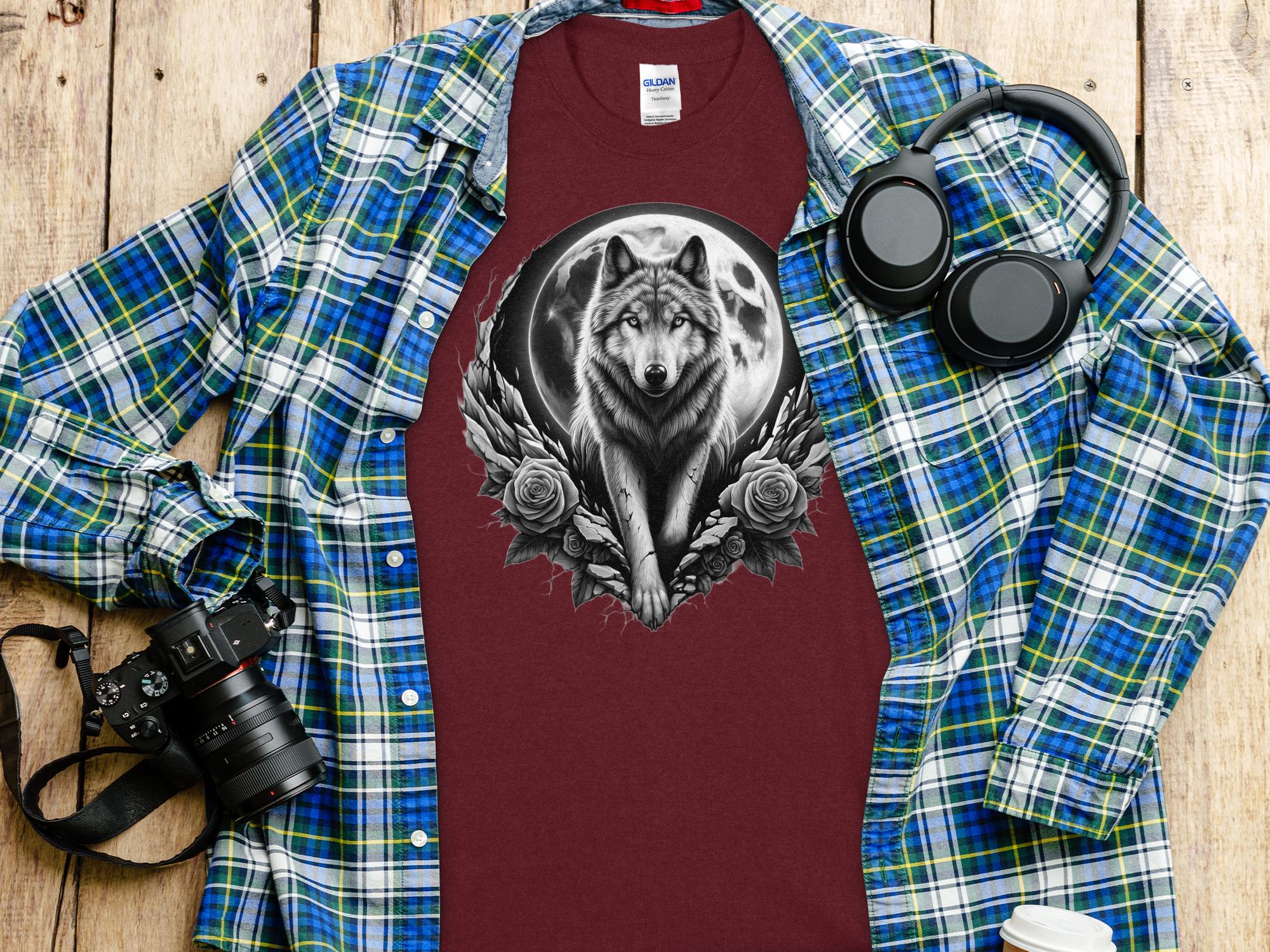 Moon Wolf - Coloured Gildan T-Shirt Realistic Animal Talisman Unisex Mythology Tee Graphic Design