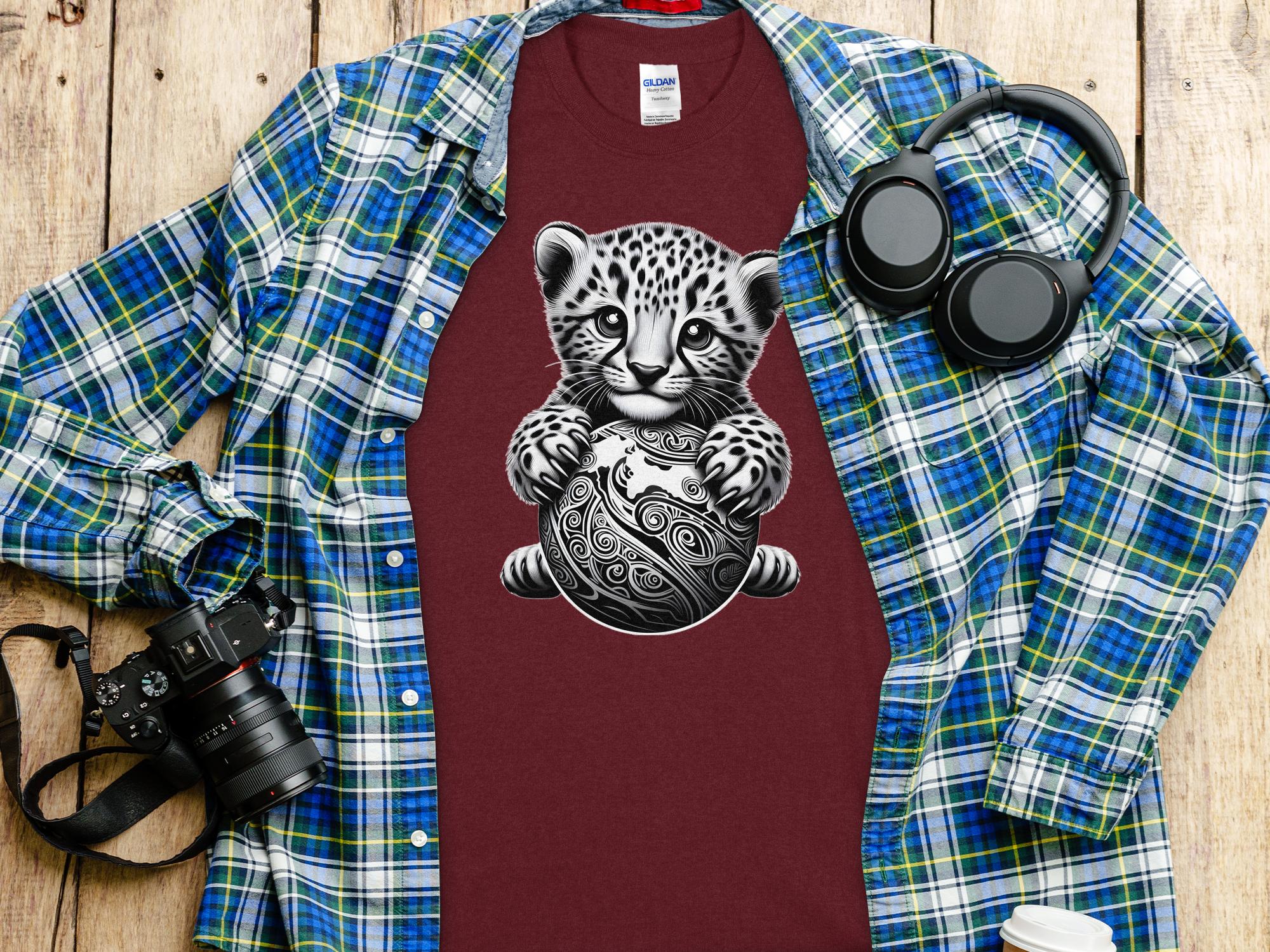 Cheetah World - Coloured Gildan T-Shirt Realistic Animal Talisman Unisex Cute Tee Graphic Design