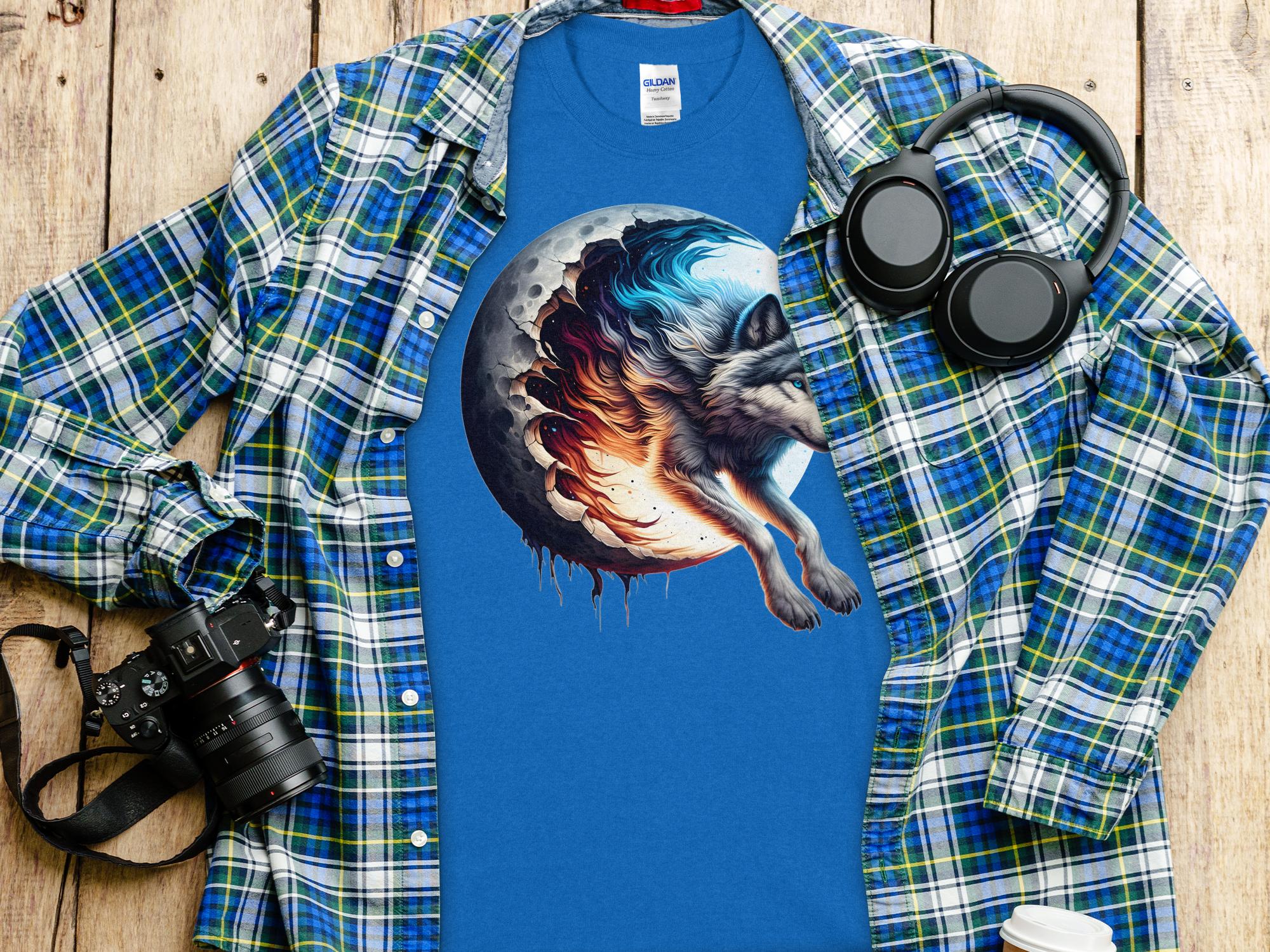 Moon Wolf - T-Shirt Realistic Full Colour Animal Talisman Unisex Mythology Tee Gildan Graphic Design