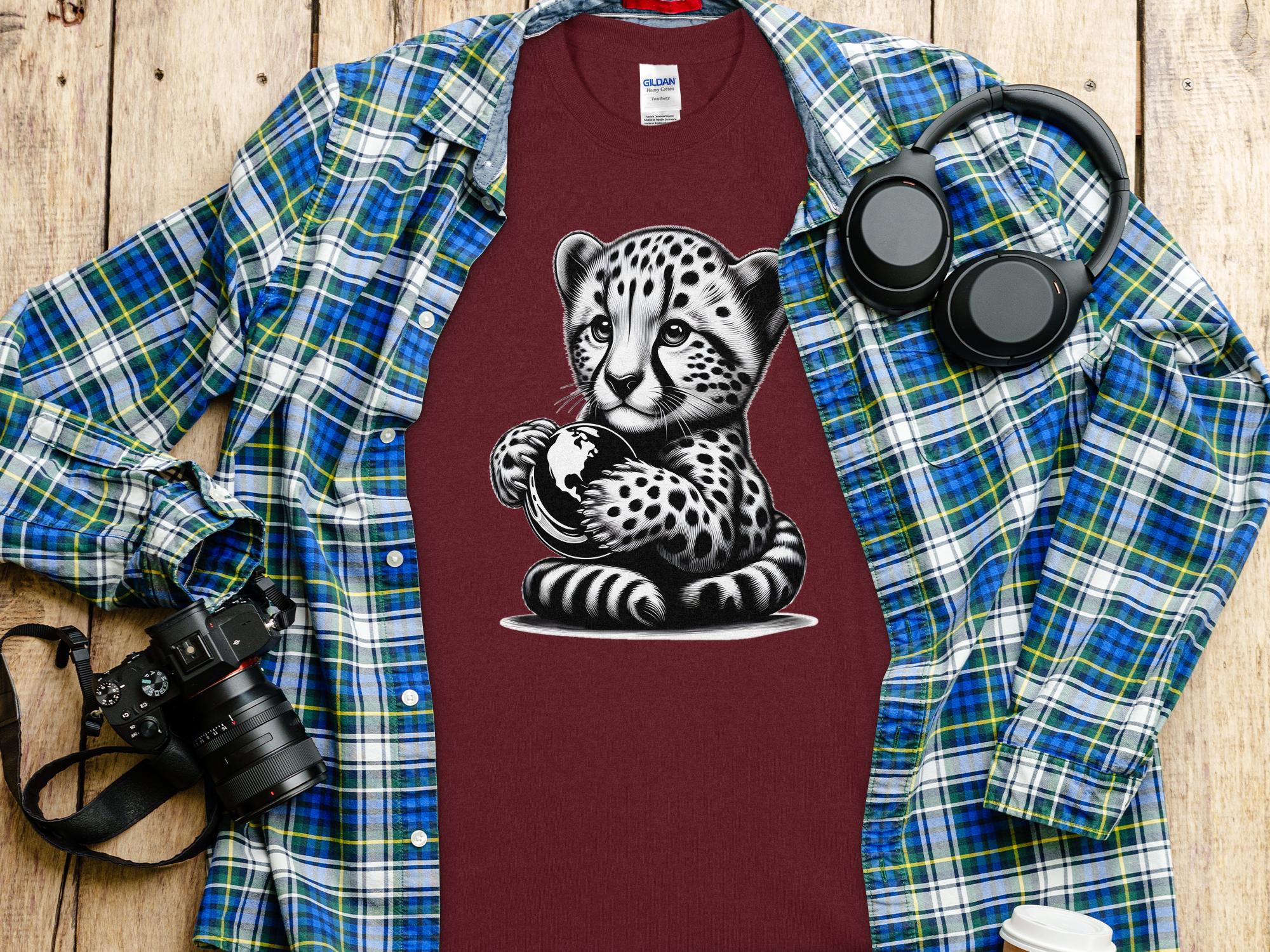 Cheetah World - Coloured Gildan T-Shirt Realistic Animal Talisman Unisex Cute Tee Graphic Design