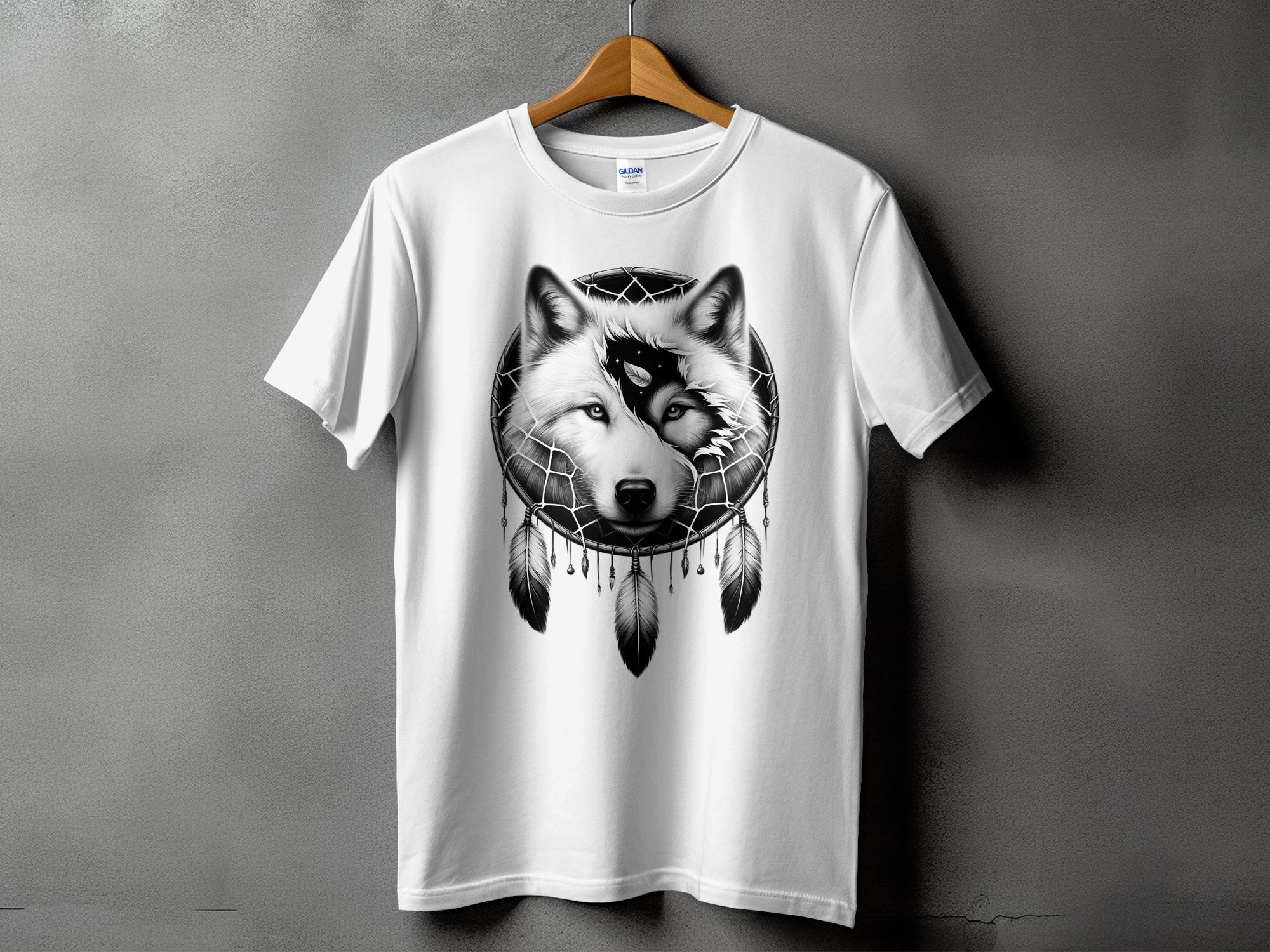 Dreamcatcher Wolf - Coloured Gildan T-Shirt Realistic Native American Talisman Unisex Mythology Tee Graphic Design