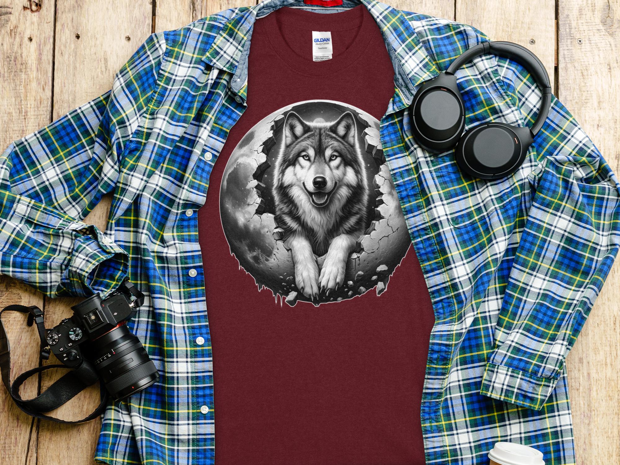 Moon Wolf - Coloured Gildan T-Shirt Realistic Animal Talisman Unisex Mythology Tee Graphic Design