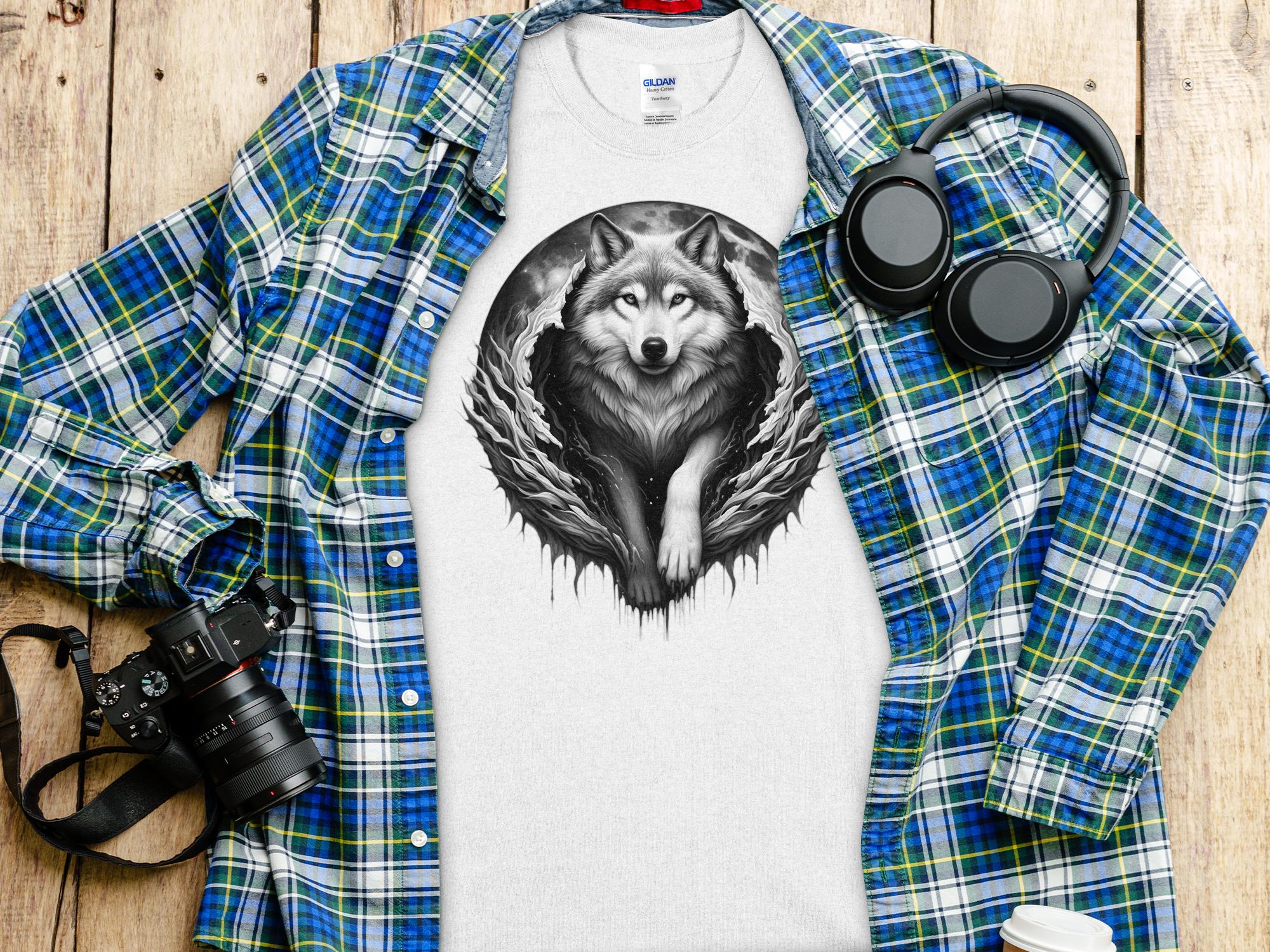 Moon Wolf - Coloured Gildan T-Shirt Realistic Animal Talisman Unisex Mythology Tee Graphic Design