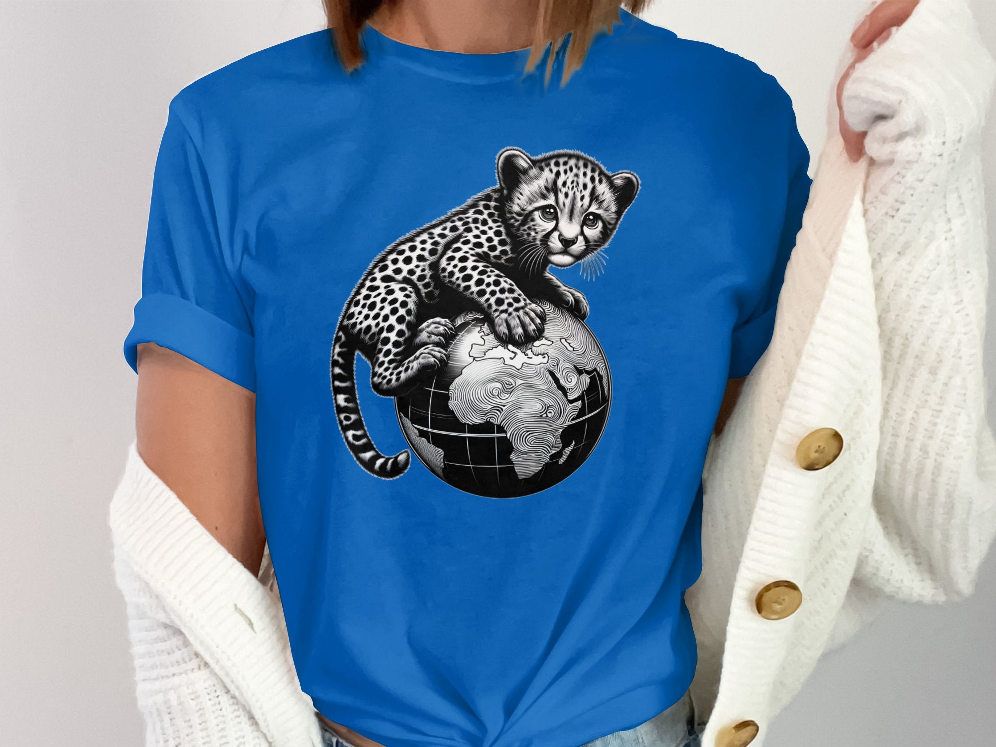 Cheetah World - Coloured Gildan T-Shirt Realistic Animal Talisman Unisex Cute Tee Graphic Design