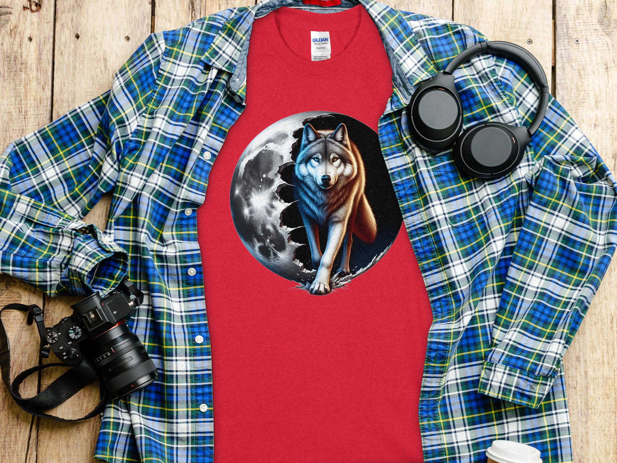 Moon Wolf - T-Shirt Realistic Full Colour Animal Talisman Unisex Mythology Tee Gildan Graphic Design