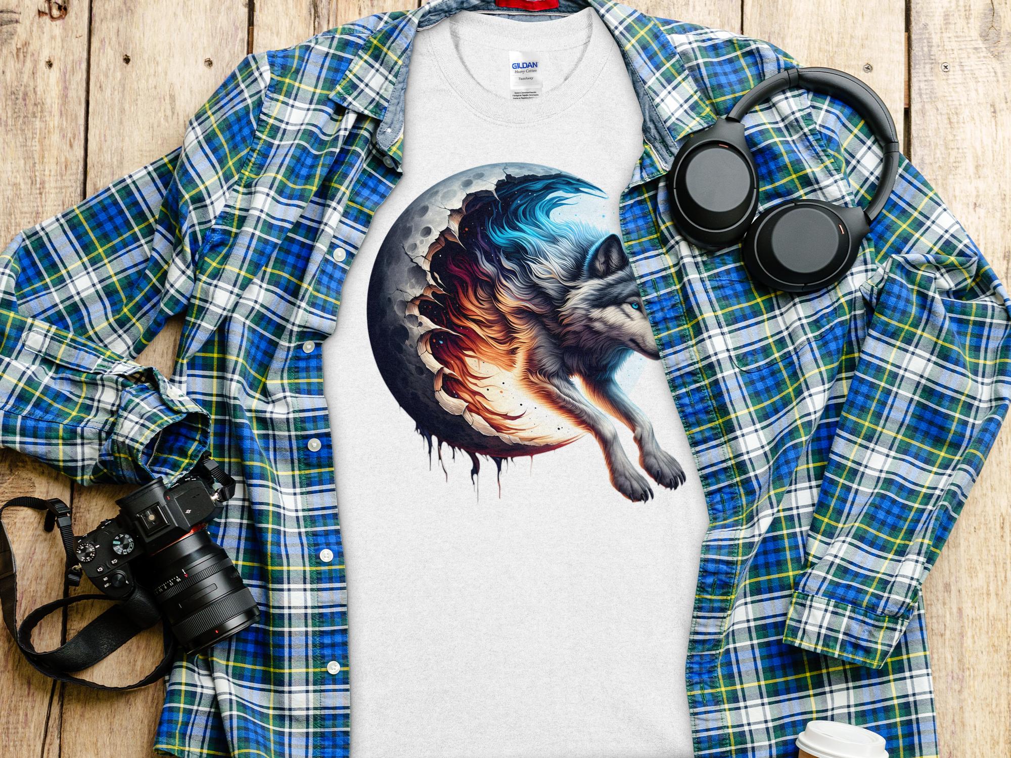 Moon Wolf - T-Shirt Realistic Full Colour Animal Talisman Unisex Mythology Tee Gildan Graphic Design