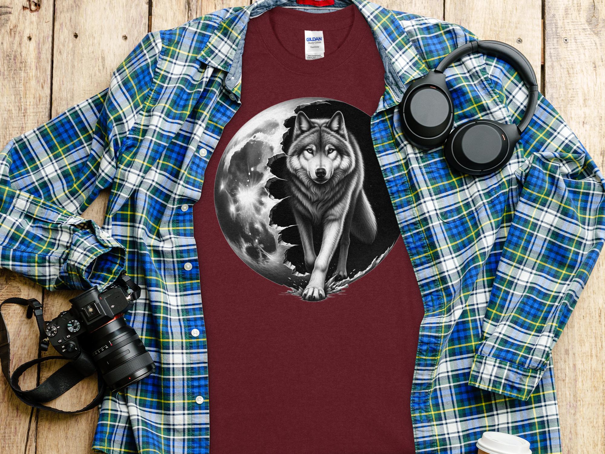 Moon Wolf - Coloured Gildan T-Shirt Realistic Animal Talisman Unisex Mythology Tee Graphic Design