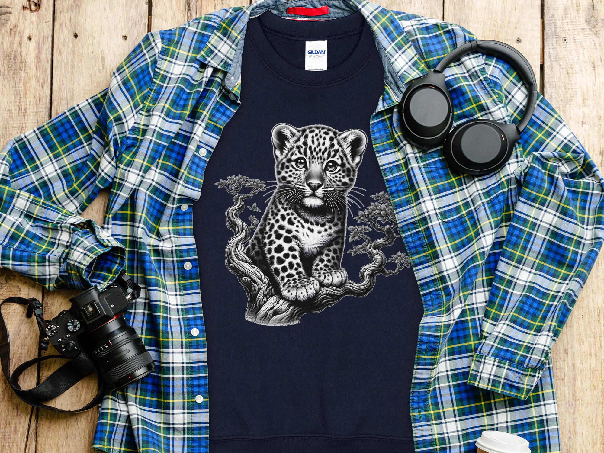 Leopard Bonsai - Coloured Gildan Sweatshirt Realistic Animal Talisman Unisex Cute Tee Graphic Design