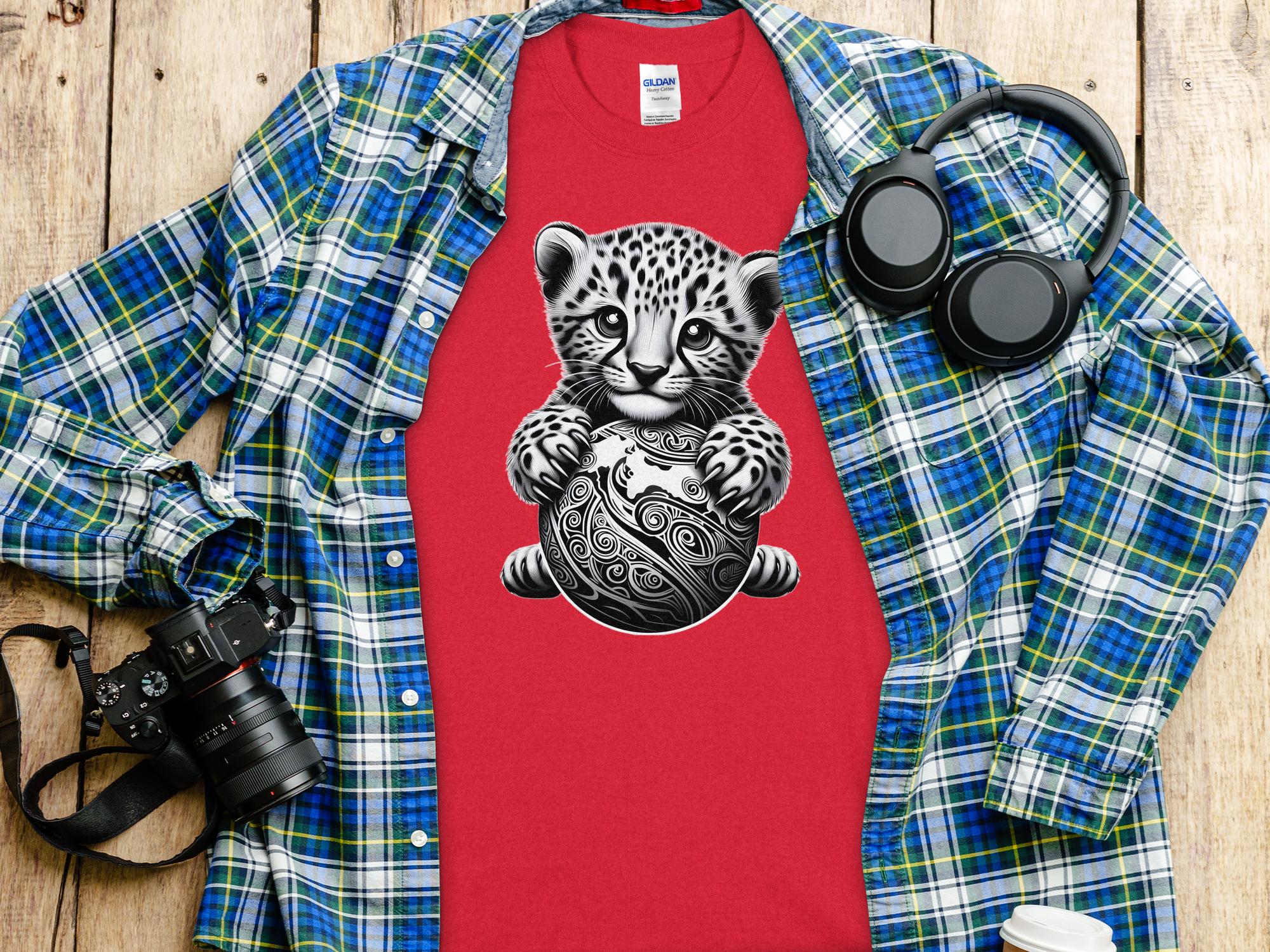 Cheetah World - Coloured Gildan T-Shirt Realistic Animal Talisman Unisex Cute Tee Graphic Design