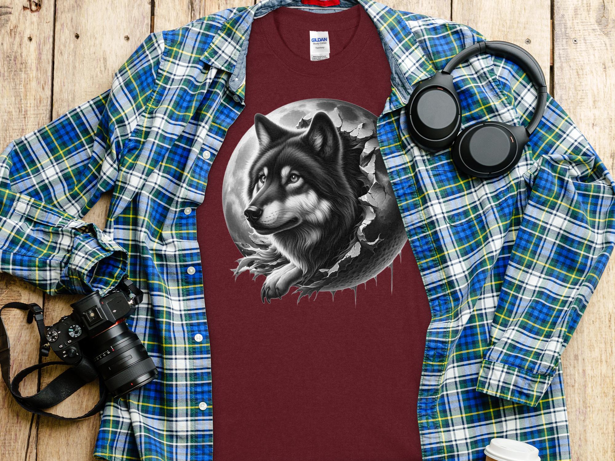 Moon Wolf - Coloured Gildan T-Shirt Realistic Animal Talisman Unisex Mythology Tee Graphic Design