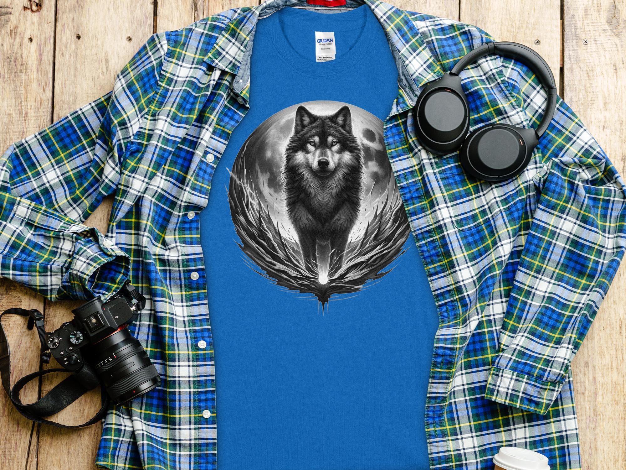 Moon Wolf - Coloured Gildan T-Shirt Realistic Animal Talisman Unisex Mythology Tee Graphic Design