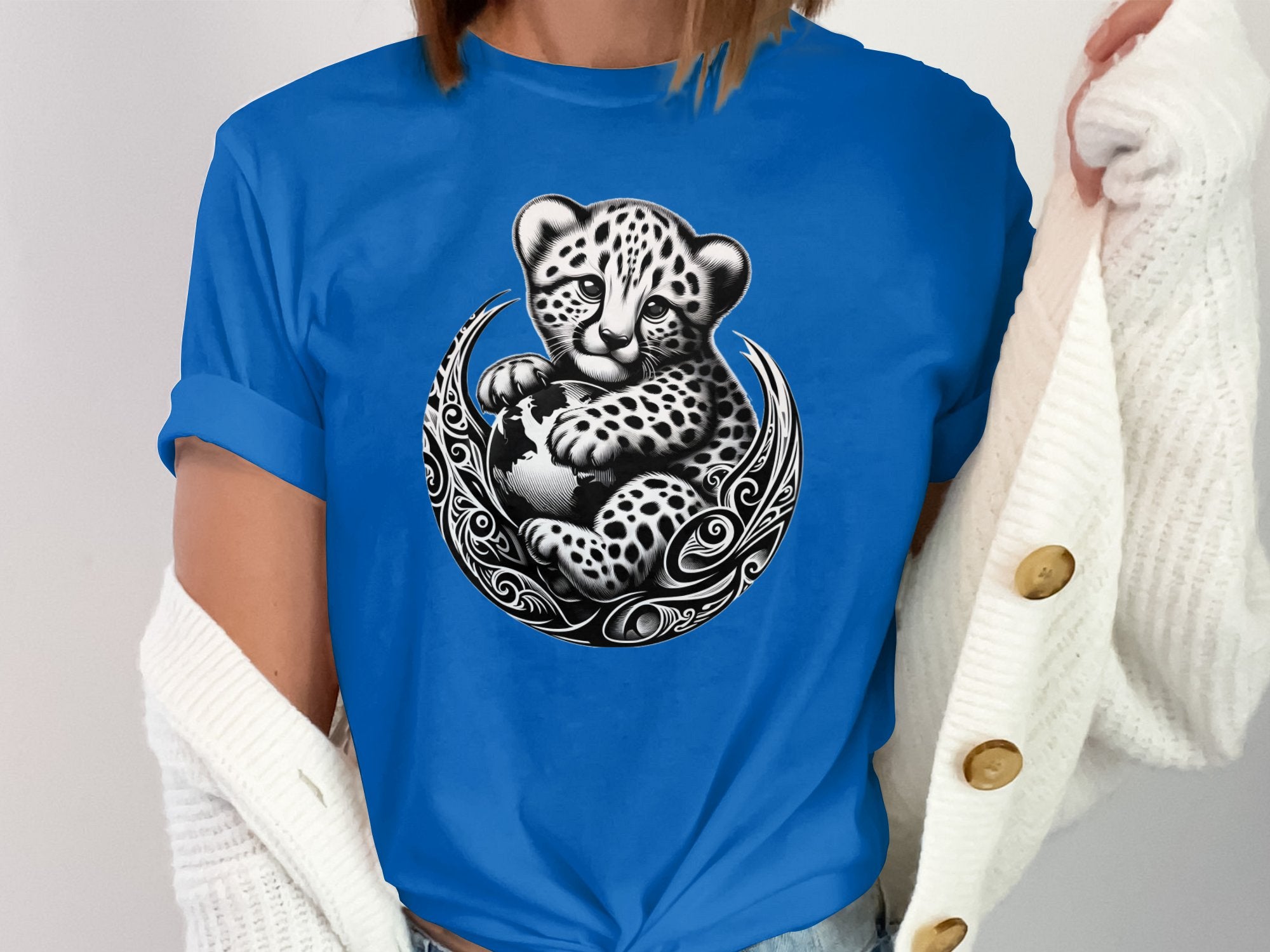 Cheetah World - Coloured Gildan T-Shirt Realistic Animal Talisman Unisex Cute Tee Graphic Design