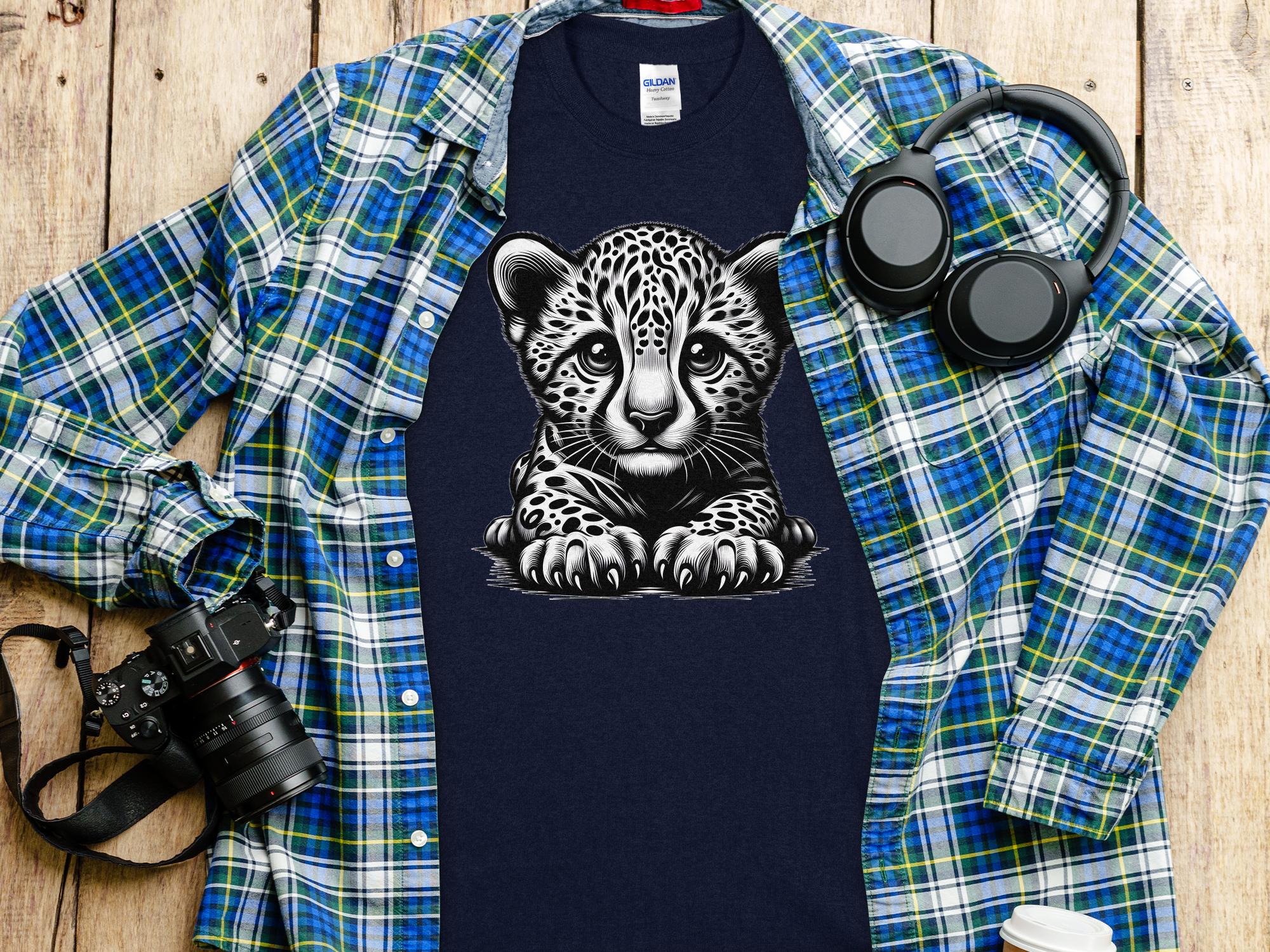 Cheetah World - Coloured Gildan T-Shirt Realistic Animal Talisman Unisex Cute Tee Graphic Design