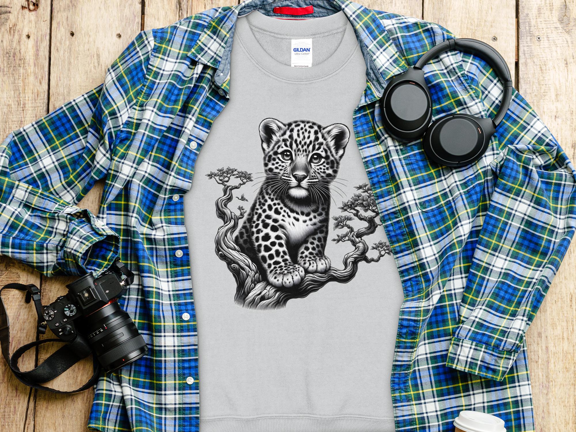 Leopard Bonsai - Coloured Gildan Sweatshirt Realistic Animal Talisman Unisex Cute Tee Graphic Design