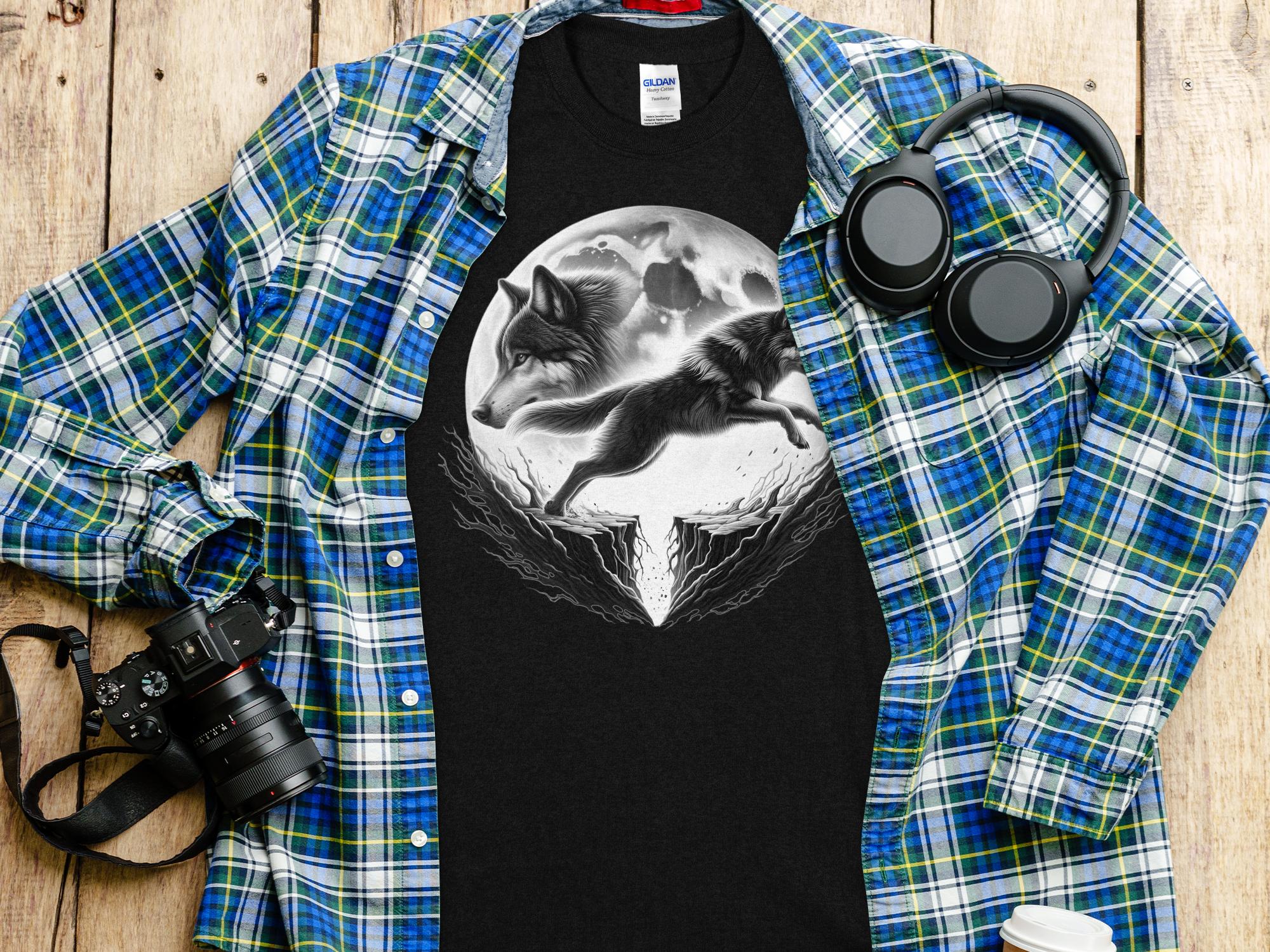 Moon Wolf - Coloured Gildan T-Shirt Realistic Animal Talisman Unisex Mythology Tee Graphic Design