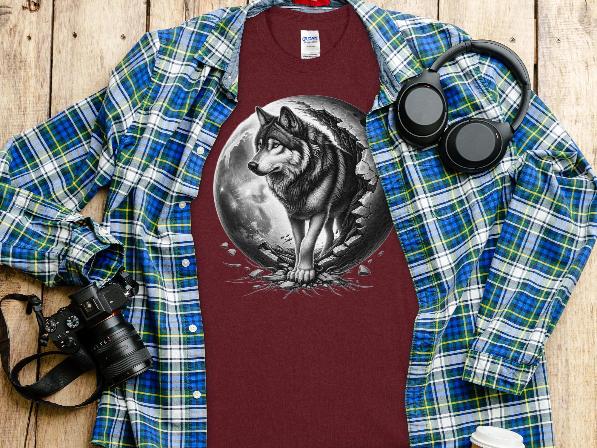 Moon Wolf - Coloured Gildan T-Shirt Realistic Animal Talisman Unisex Mythology Tee Graphic Design