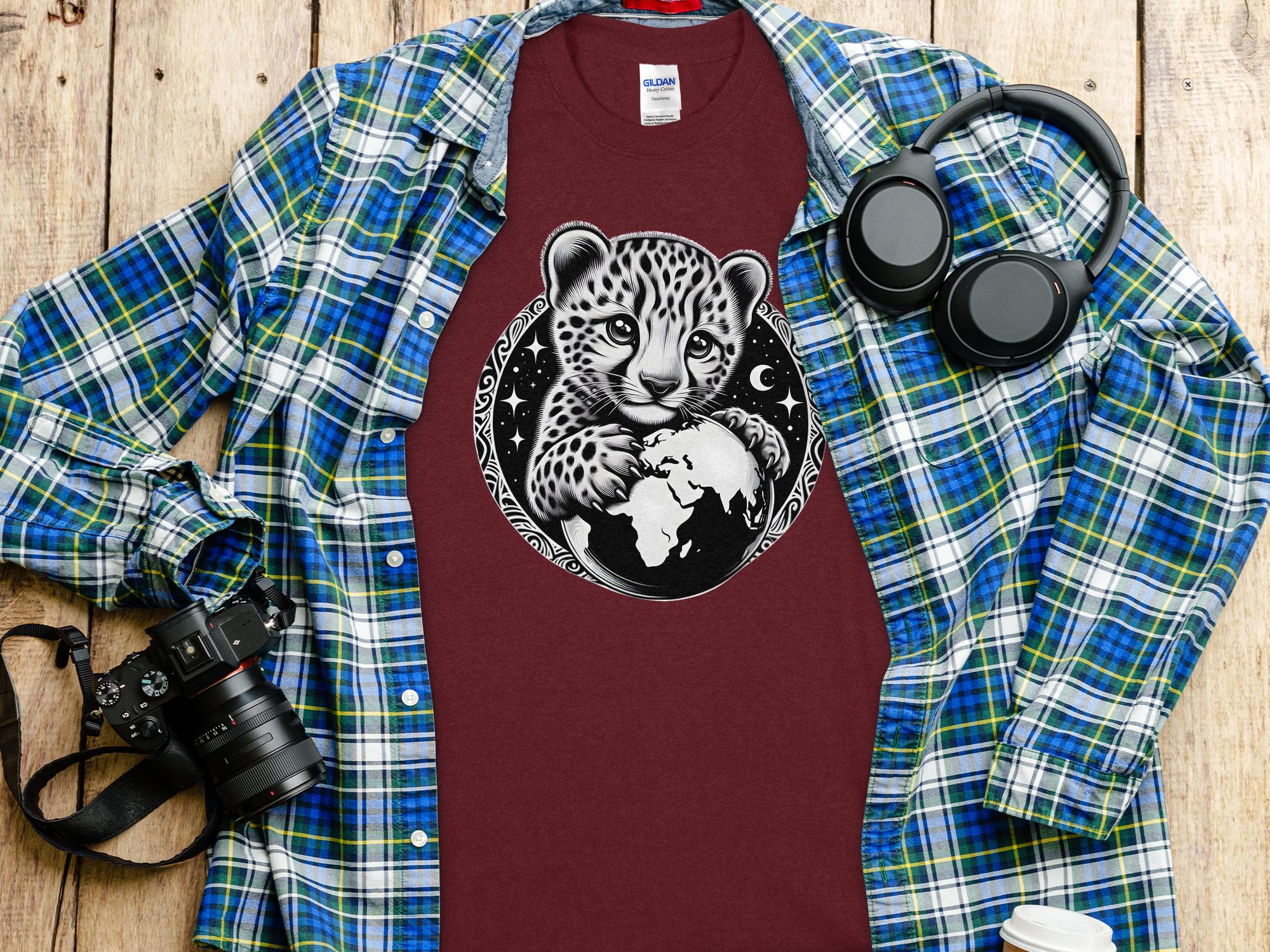 Cheetah World - Coloured Gildan T-Shirt Realistic Animal Talisman Unisex Cute Tee Graphic Design