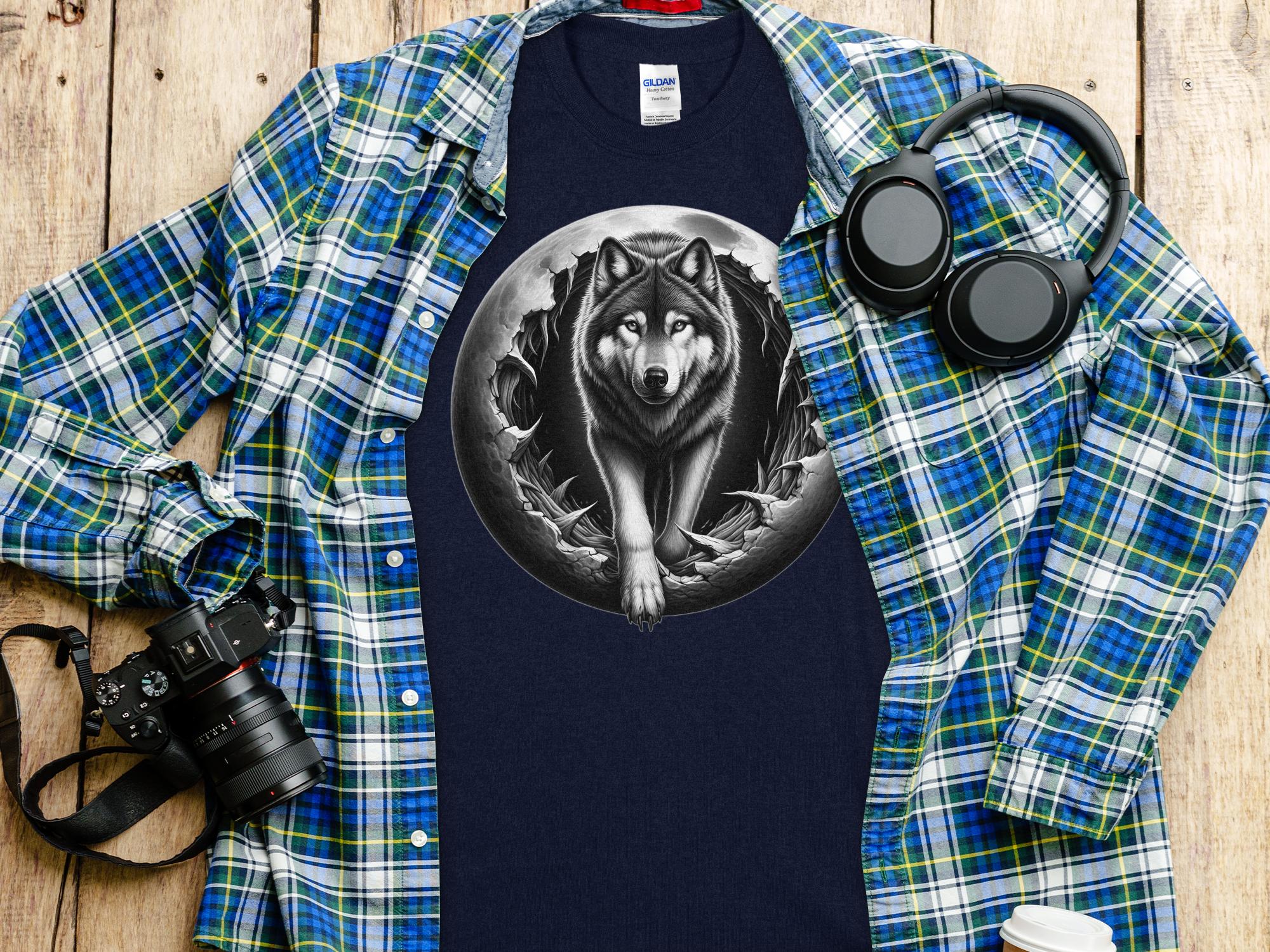 Moon Wolf - Coloured Gildan T-Shirt Realistic Animal Talisman Unisex Mythology Tee Graphic Design