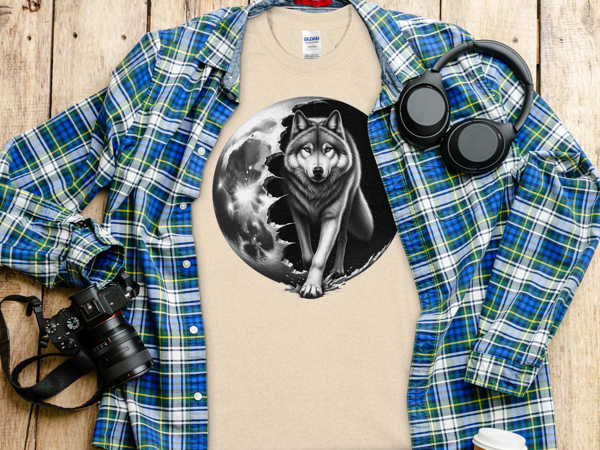 Moon Wolf - Coloured Gildan T-Shirt Realistic Animal Talisman Unisex Mythology Tee Graphic Design