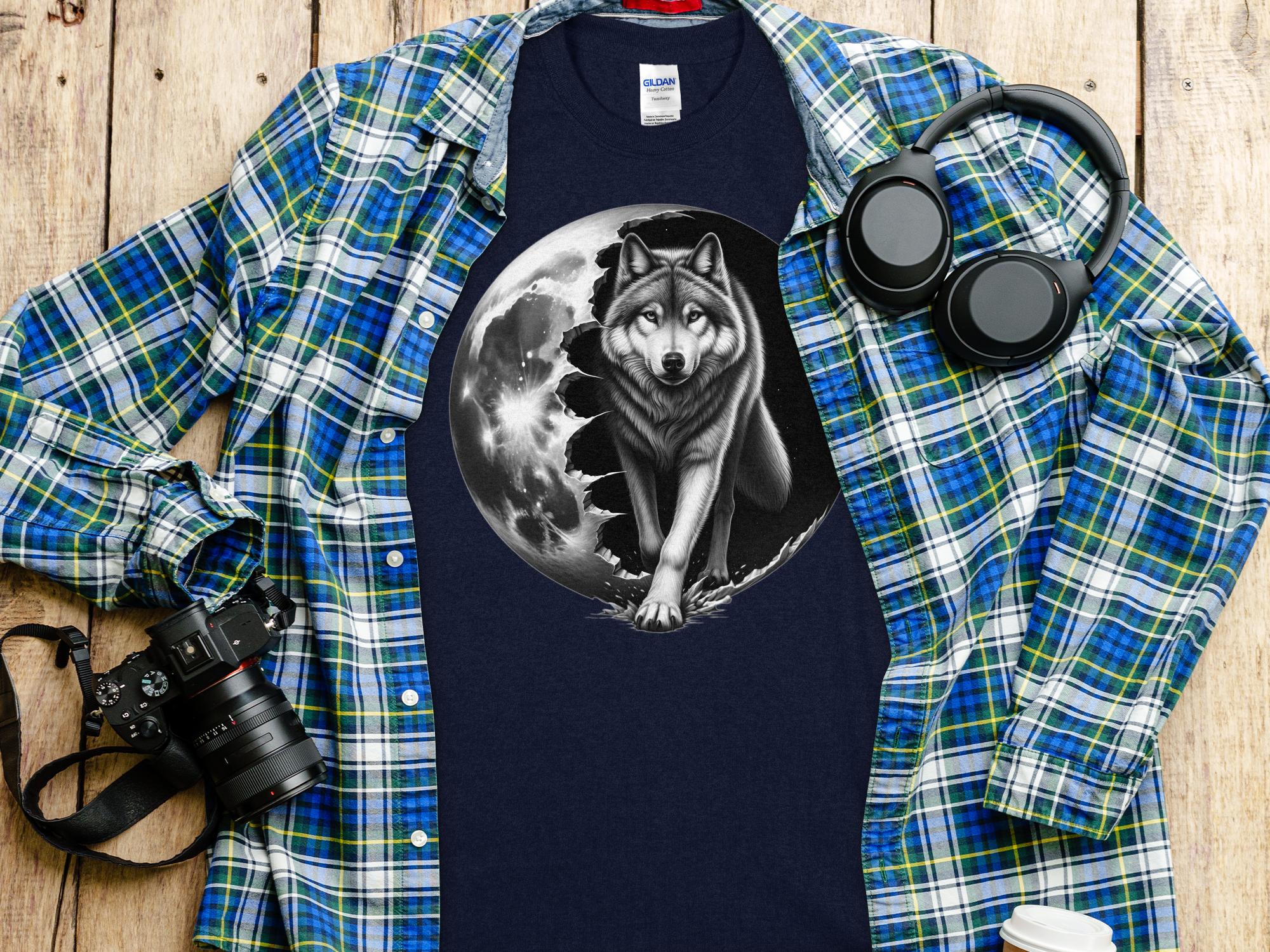 Moon Wolf - Coloured Gildan T-Shirt Realistic Animal Talisman Unisex Mythology Tee Graphic Design