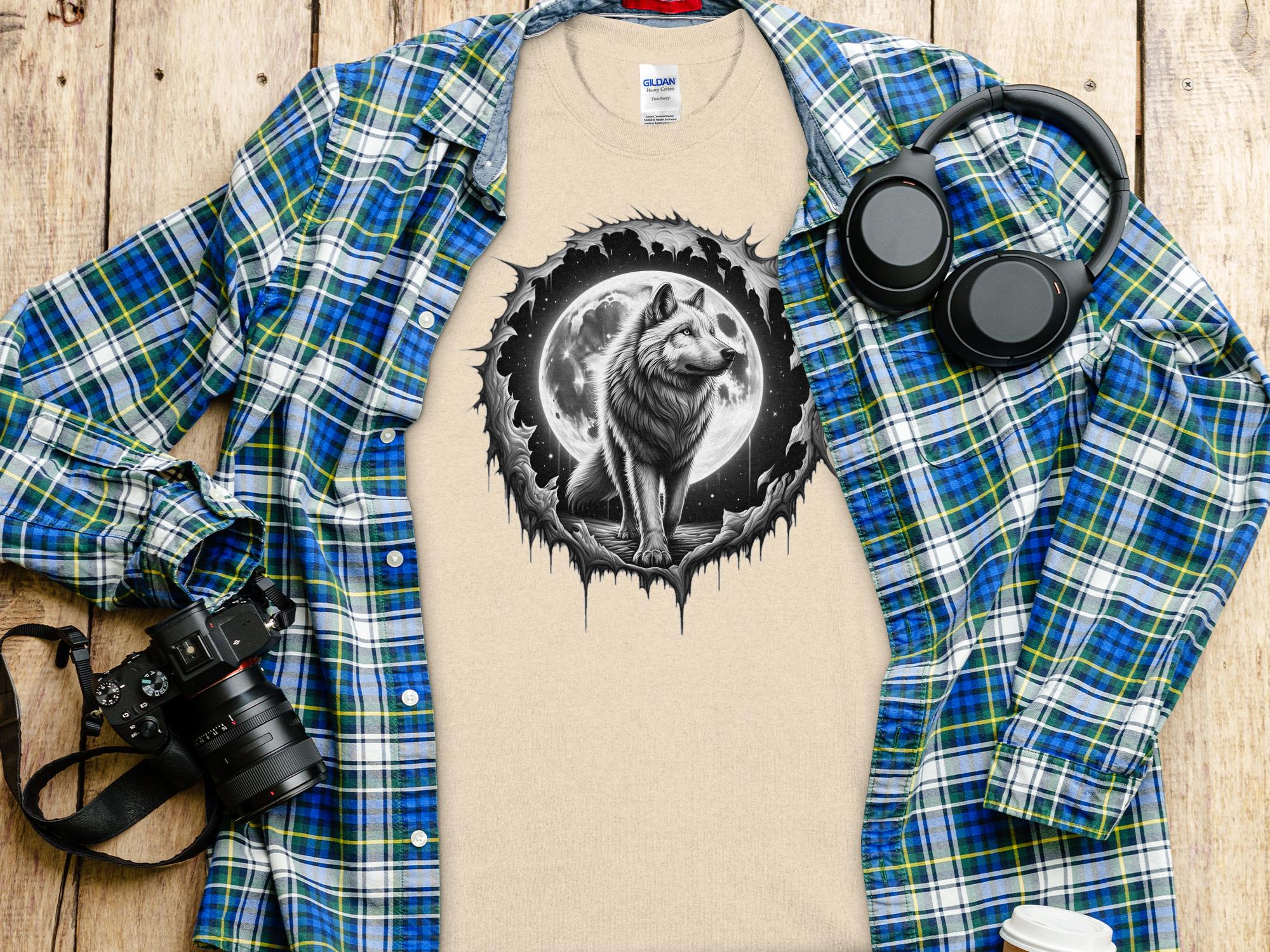 Moon Wolf - Coloured Gildan T-Shirt Realistic Animal Talisman Unisex Mythology Tee Graphic Design