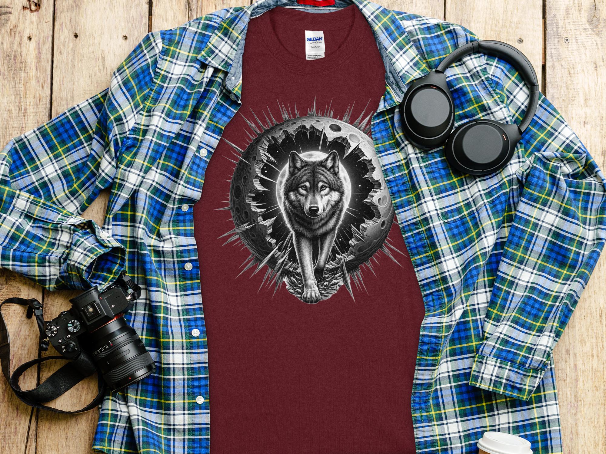 Moon Wolf - Coloured Gildan T-Shirt Realistic Animal Talisman Unisex Mythology Tee Graphic Design